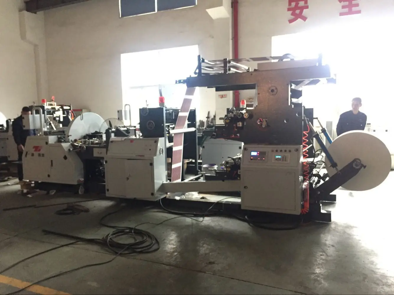 Zhuxin Brand CY-400 Full Automatic V Bottom Kraft Paper Bag Folding Gluing Making Machine with Printing