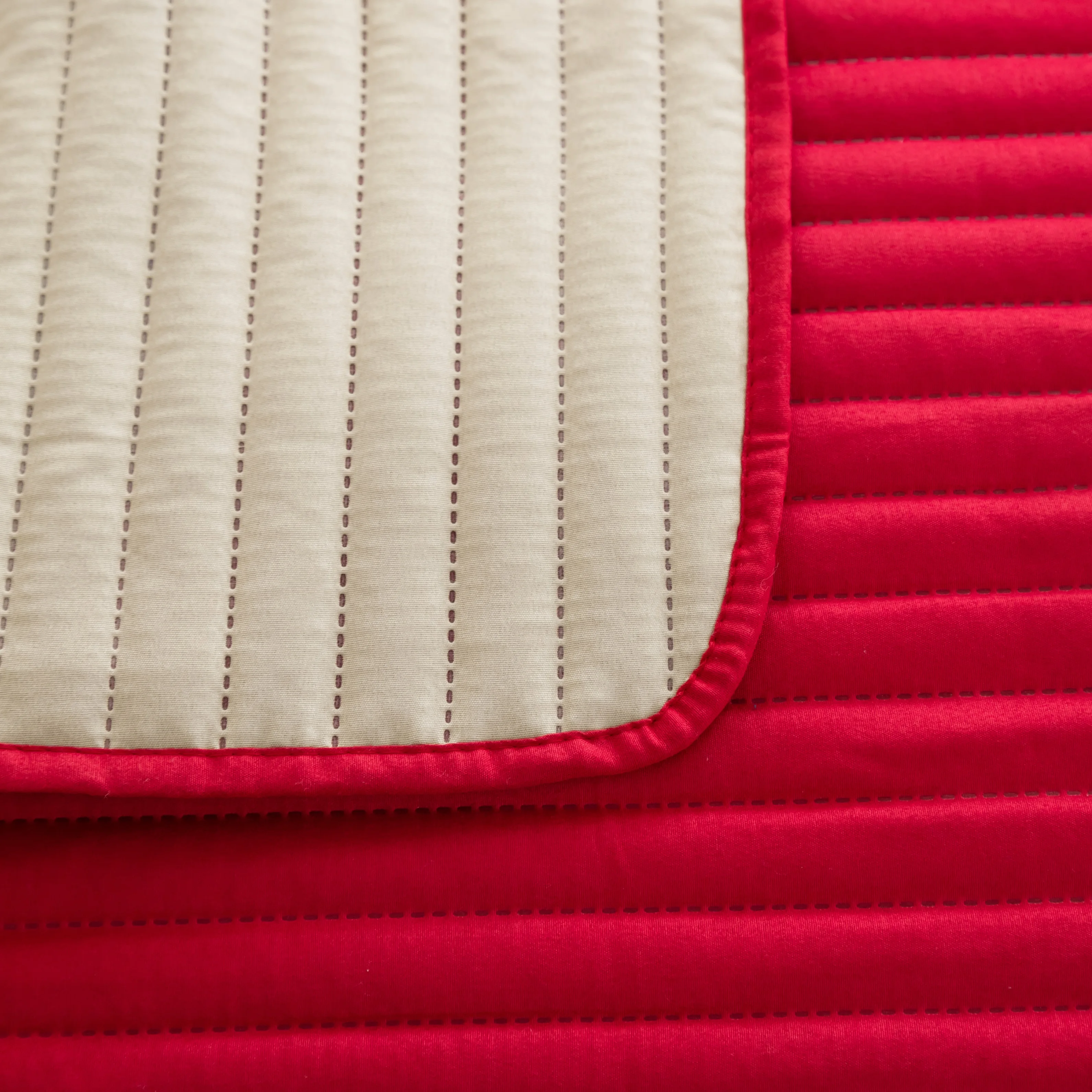 
MOHAP Good Quality Solid Color Ultrasonic Microfiber Quilt Set Dyed Bedspread Set 