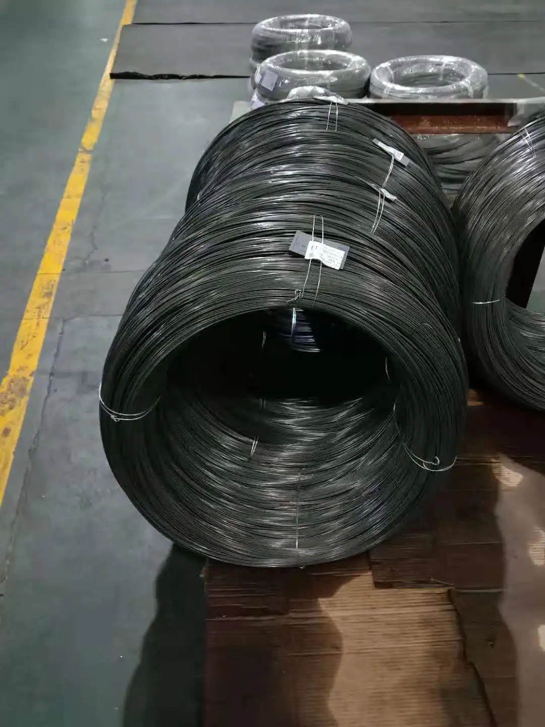 Пружинная стальная проволока ASTM 82B SAE1020 1050 1060 высокоуглеродистая сажа холоднокатаная сталь 5 тонн масляная закаленная пружинная