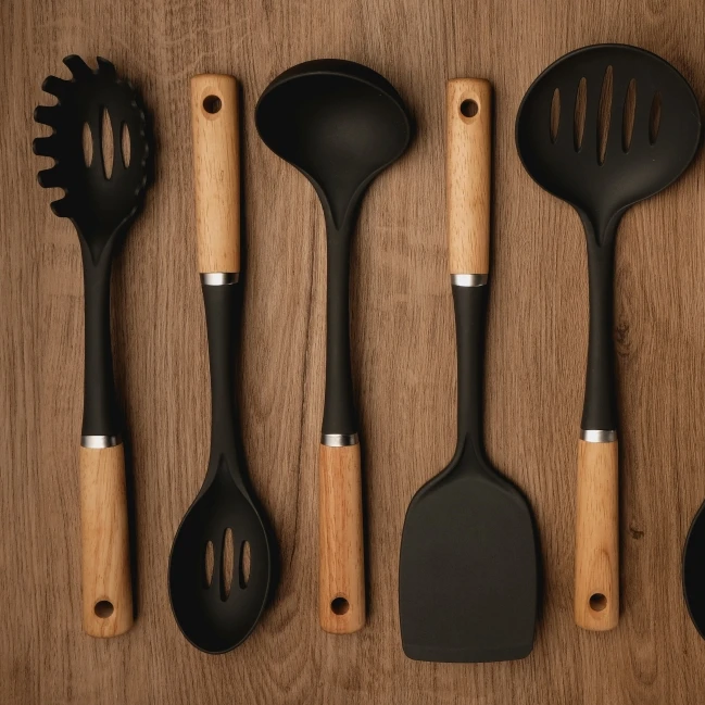 Wholesale Cooking Tools Non Stick Durable Nylon Kitchen Utensils Set 6pcs set with Wooden Handle