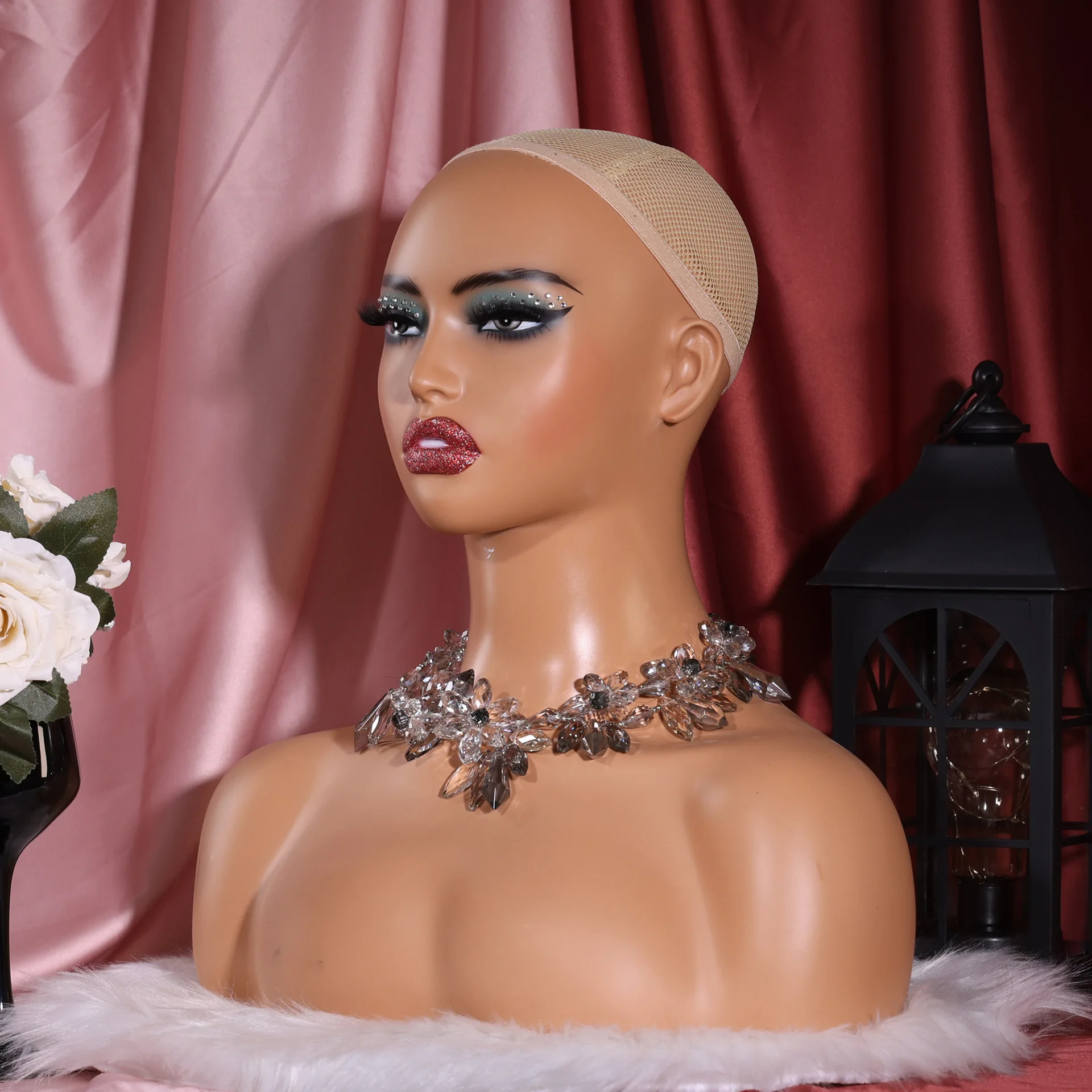 Fashion thick glitter lip and eye makeup with diamond wig accessories show Mannequin head