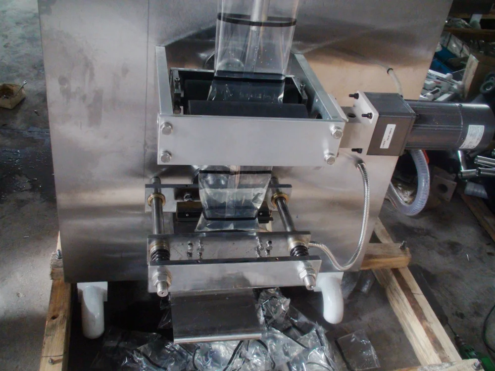 Automatic Packing Water Machine a eau en sachet / enbolsadora de agua / Machine de remplissage deau en plastique