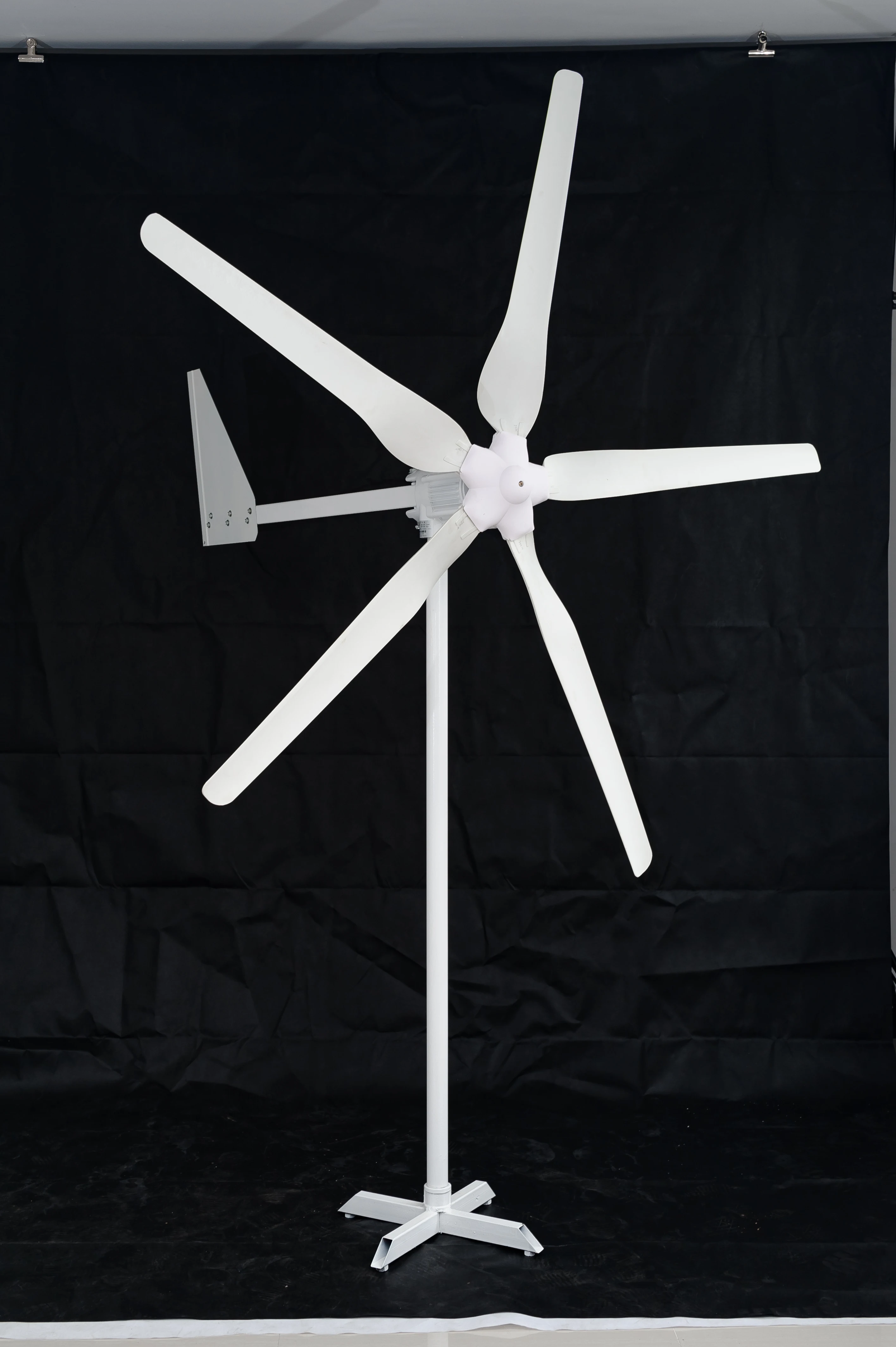FD2.7-1000 Wind turbines 48V Start wind speed2.5m/s Wind wheel diameter2.7m