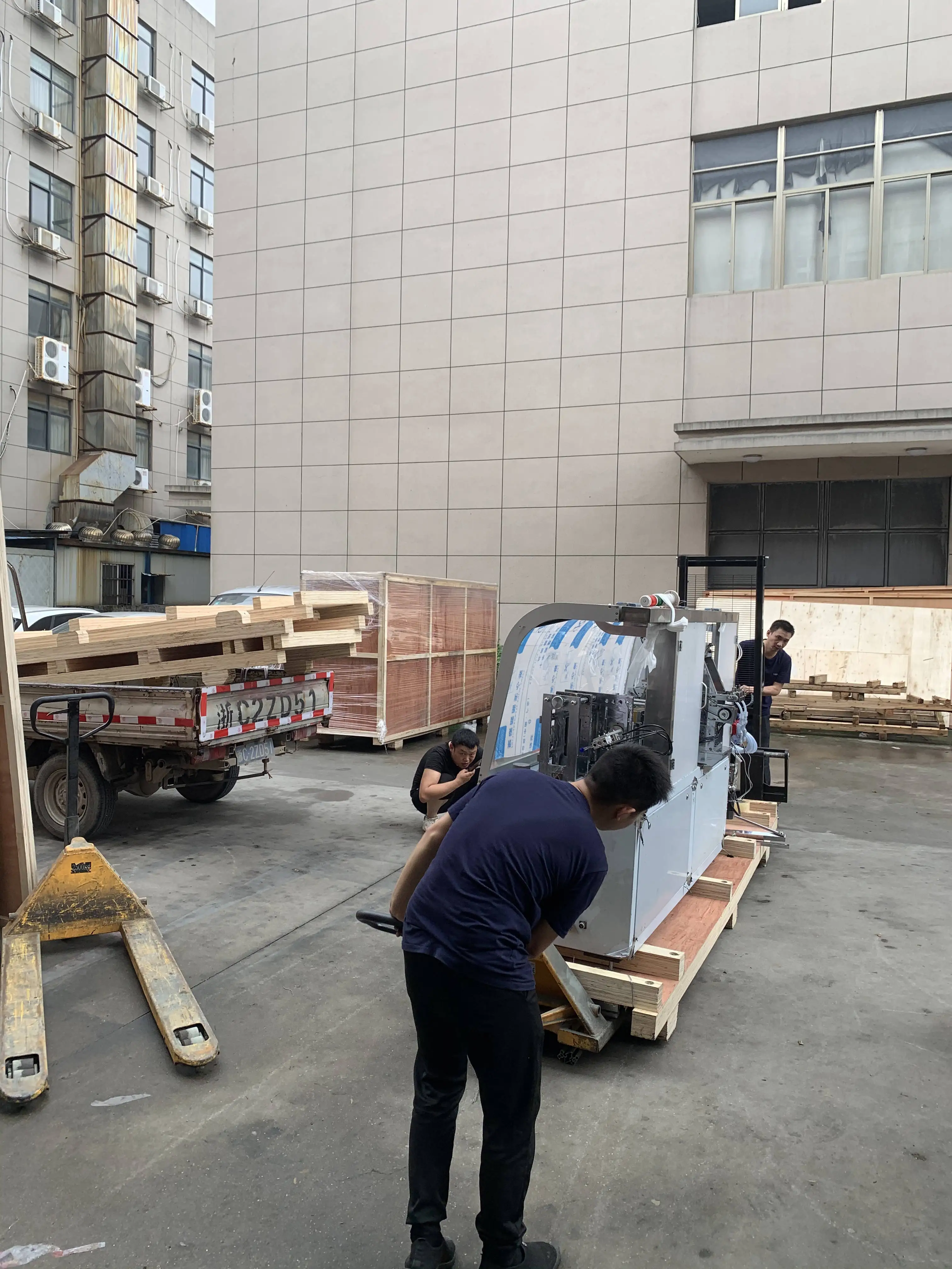  Прямая продажа с фабрики полностью автоматическая производственная линия 4-х стороннее уплотнение машина для влажных салфеток делая
