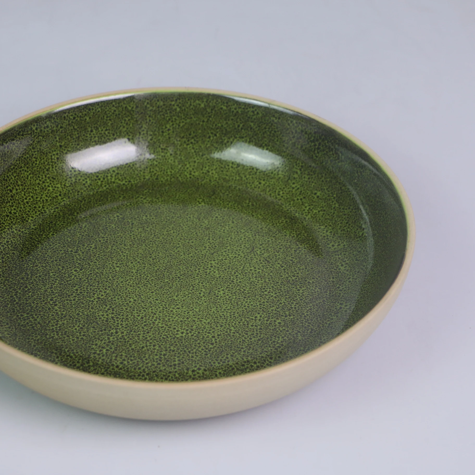 Modern Creative Ceramic round Plate Restaurant Grade Porcelain Soup Dish Set for Hot Food Tray for Social Catering Dinnerware