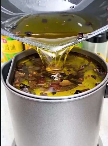 A large amount of used cooking oil is sold for reuse of waste cooking oil used cooking oil for sale