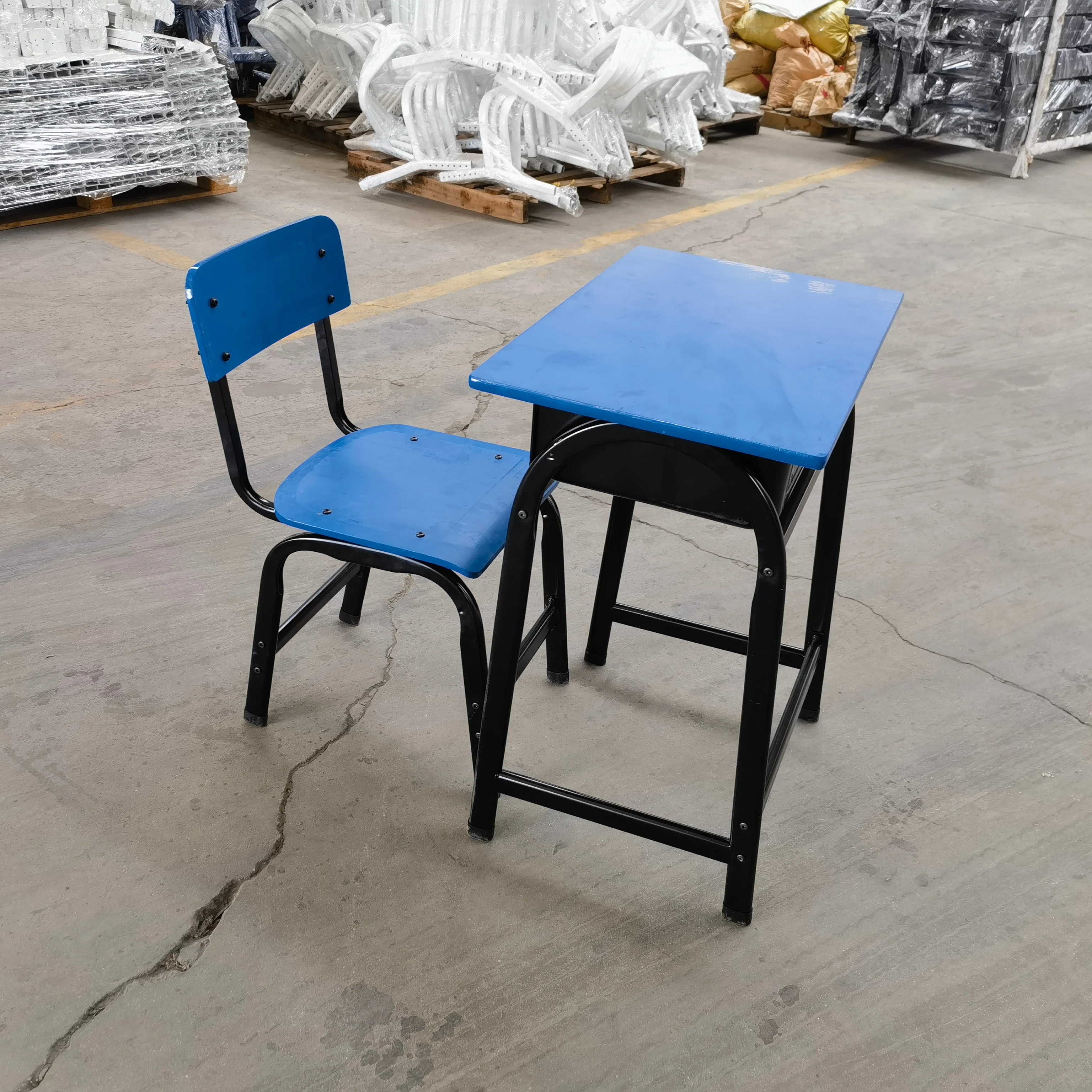 Wooden Fireproof Board School Primary and Secondary Students Study Desks and Chairs Training Courses Counseling Desk
