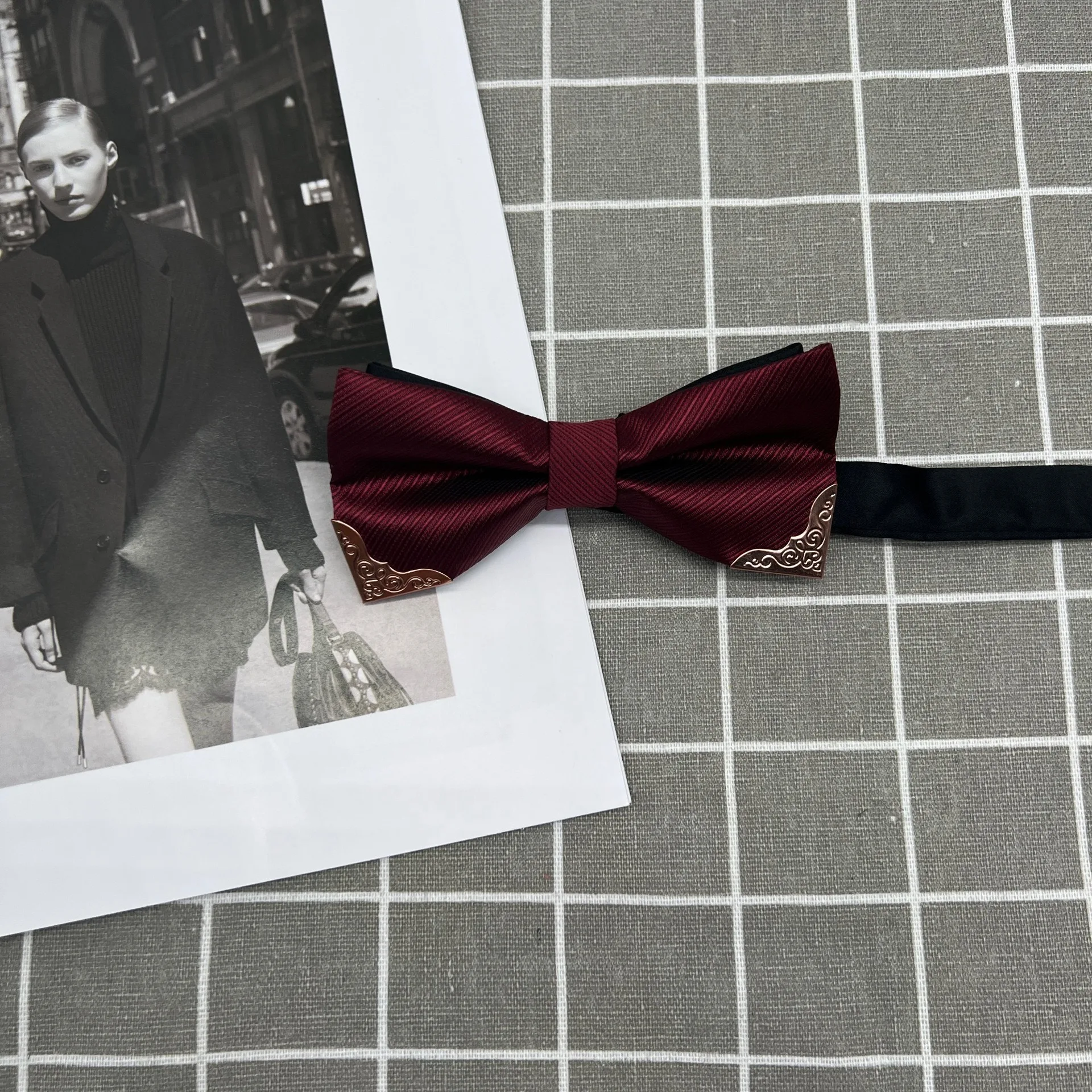 Винные красные кремы для жениха и шаферов элегантный свадебный аксессуар