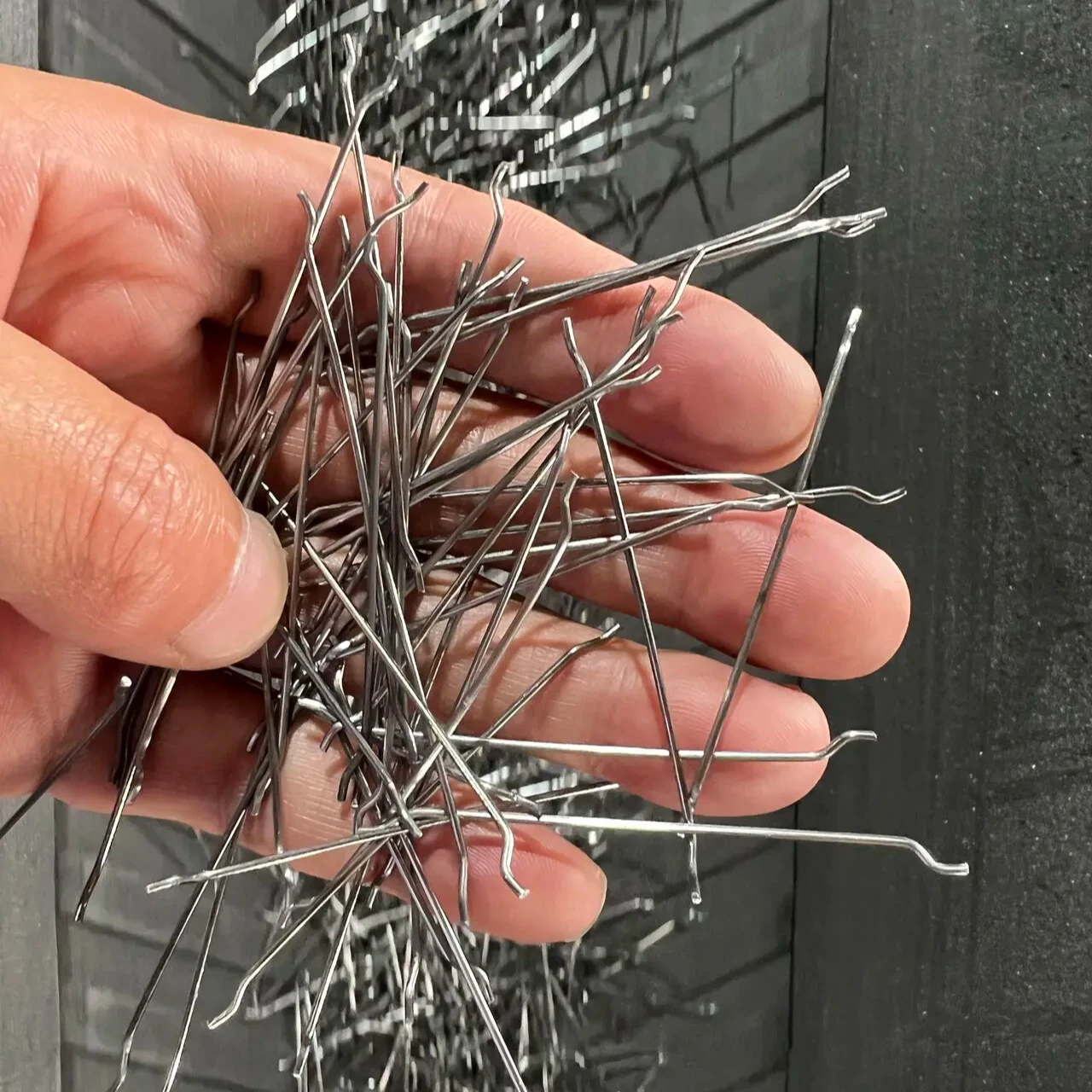 Concrete fiber hook end loose type steel fiber aligned in boxes for reinforced concrete jointless floor