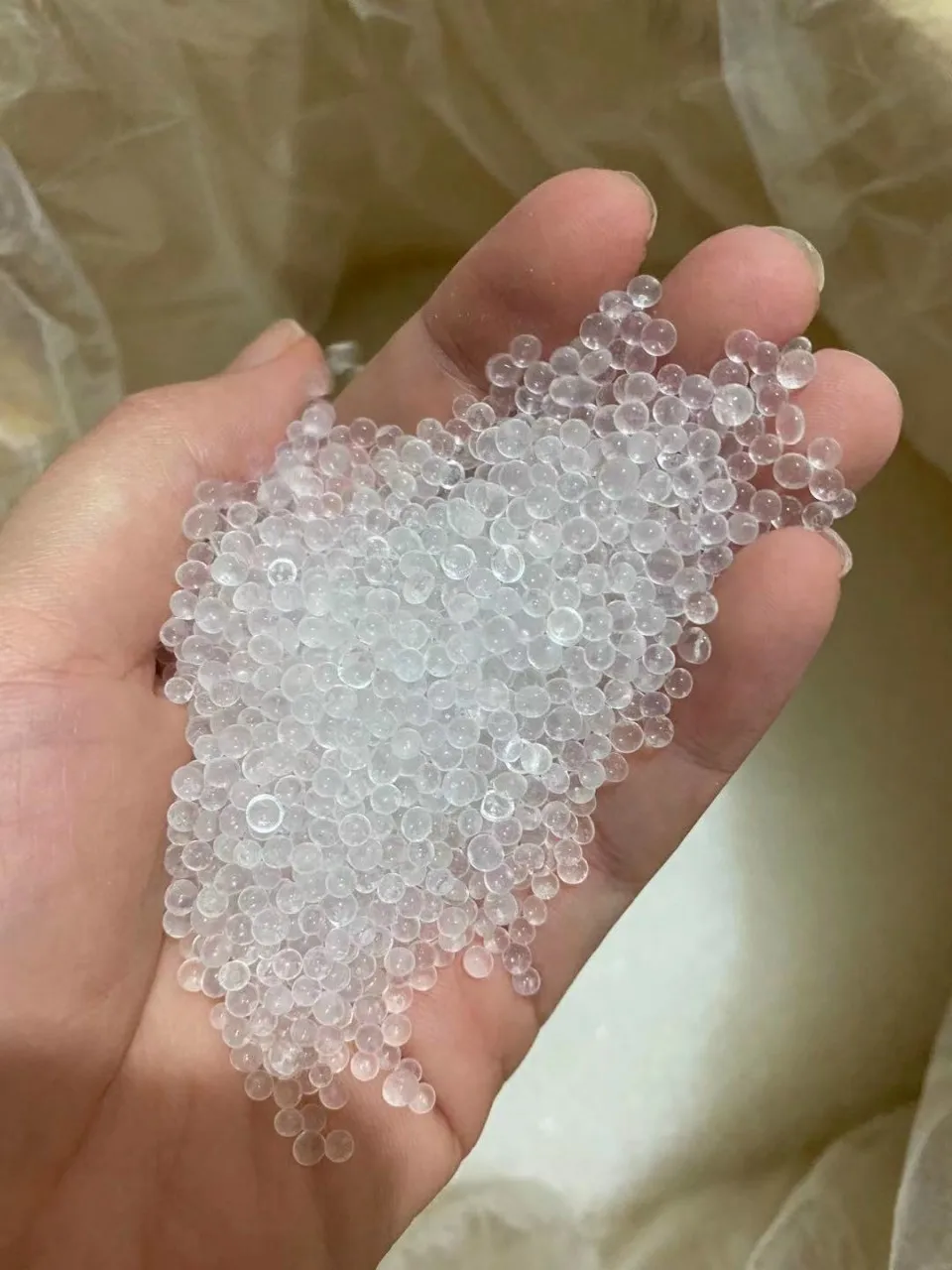 Small package silica gel(2-4mm 5%moisture) desiccant -------2gm with all kinds packing ou your requests