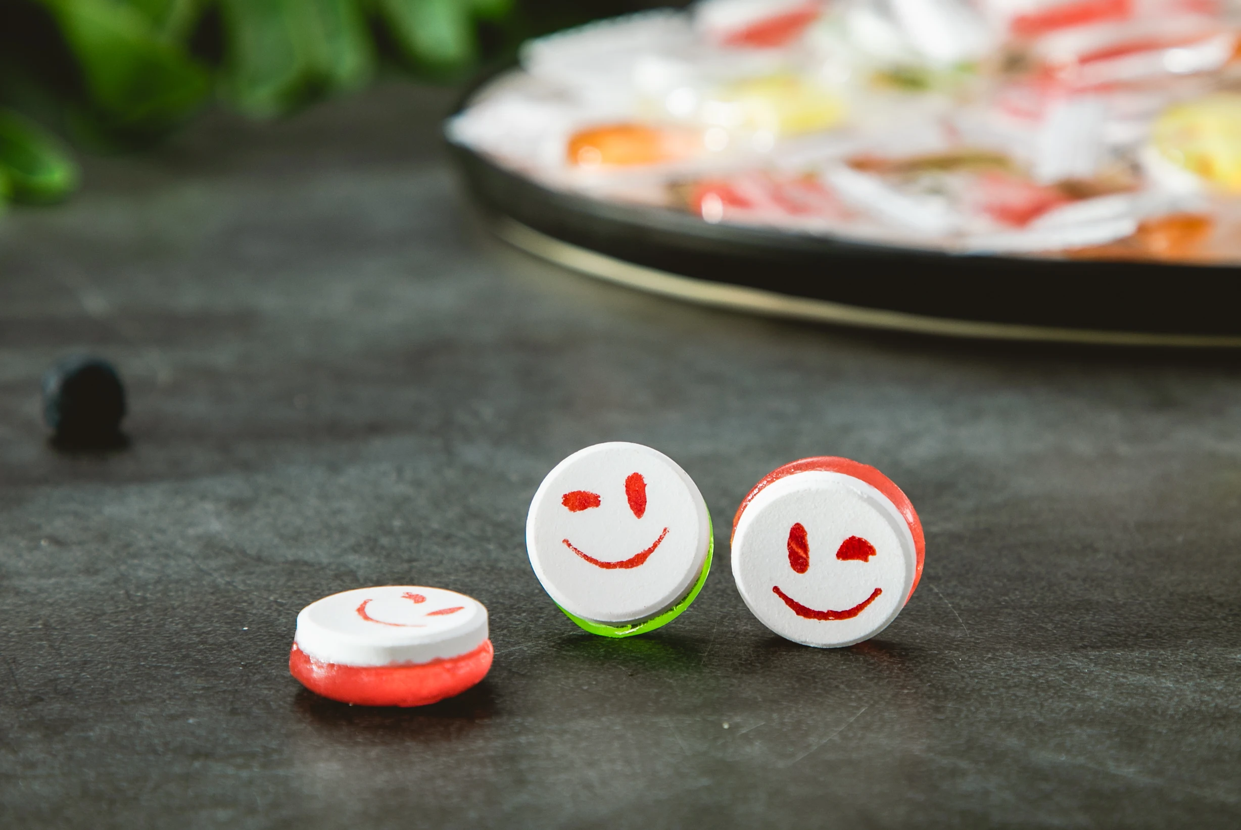 OEM Hot Sale 2 in 1 Sweet Smile Face design pressed Hard Candy