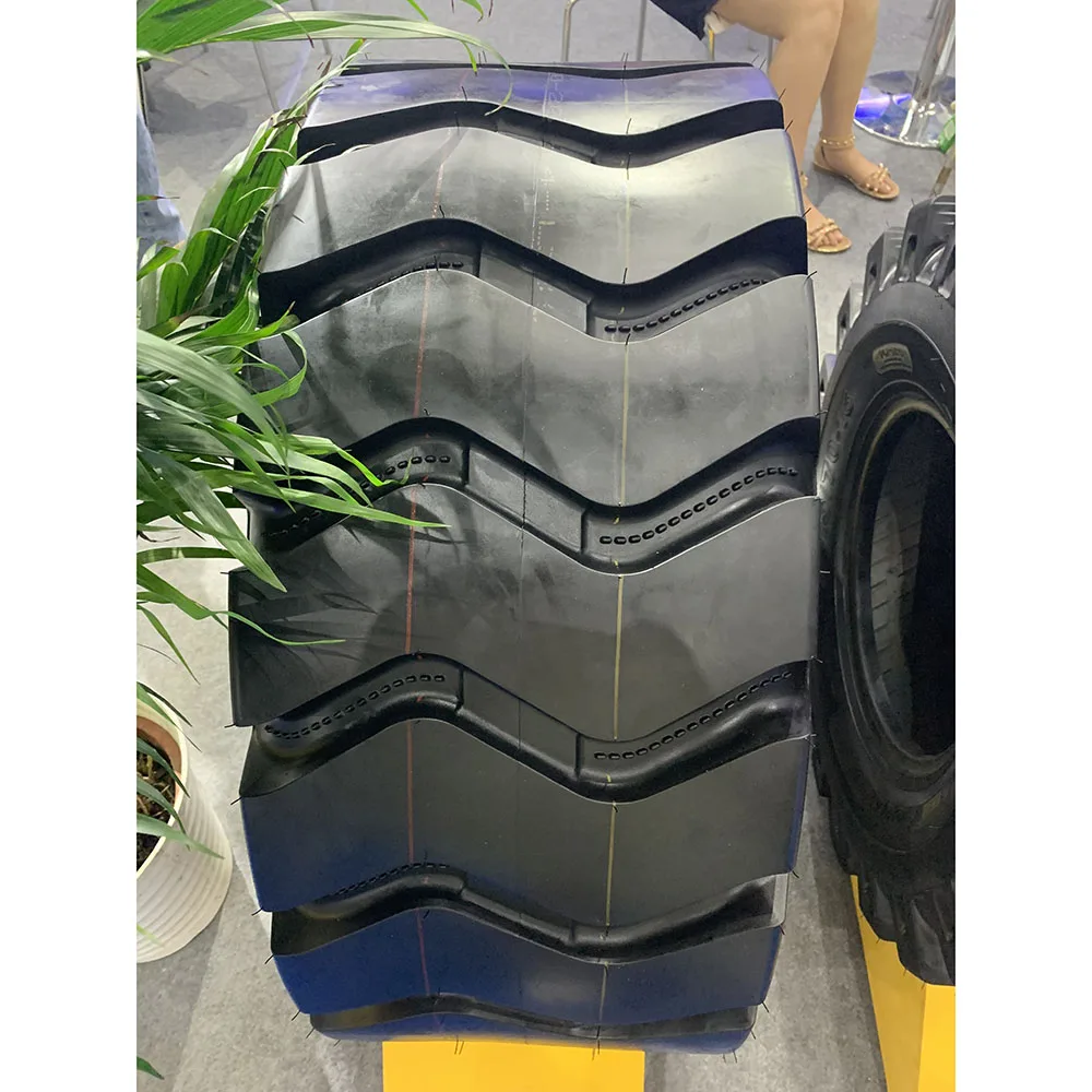 China High Quality Compact Loader Tyre Pneumatic Tire For Industrial Vehicles 20.5/70-16  16/70-20 24 405/70-24 20.5/70-17.5