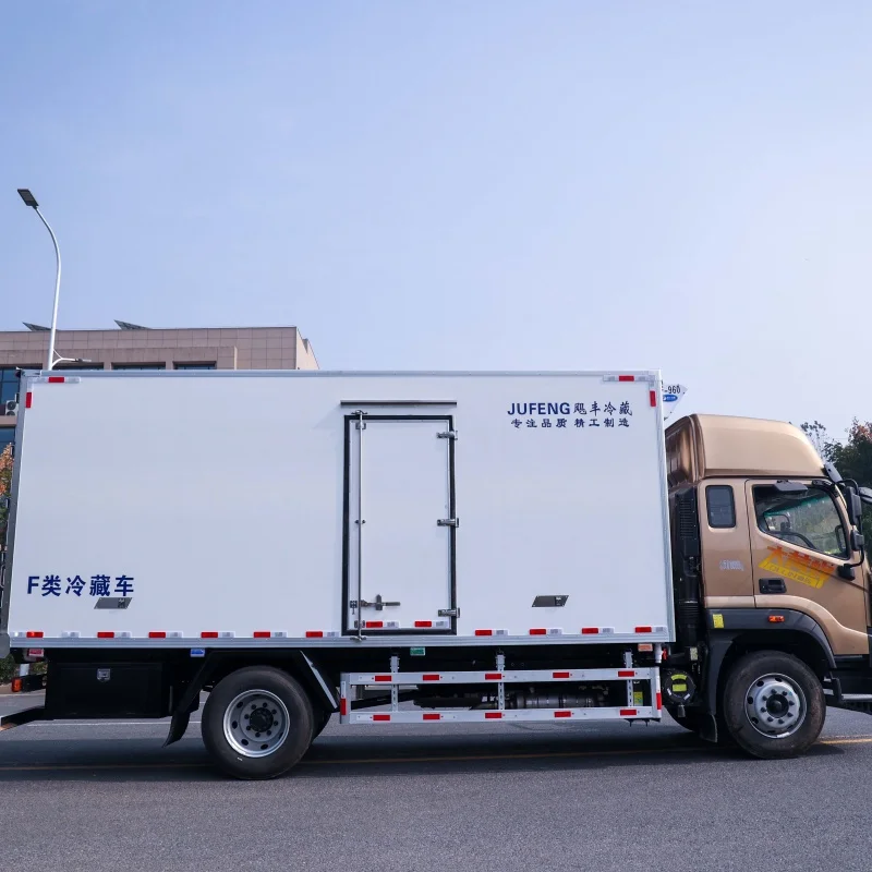 Foton Diesel LHD 4X2 Refrigerator Cargo Truck  6m box 8 Tons Capacity New Euro5 Isuzu Refrigerator Trucks Manual Transmission