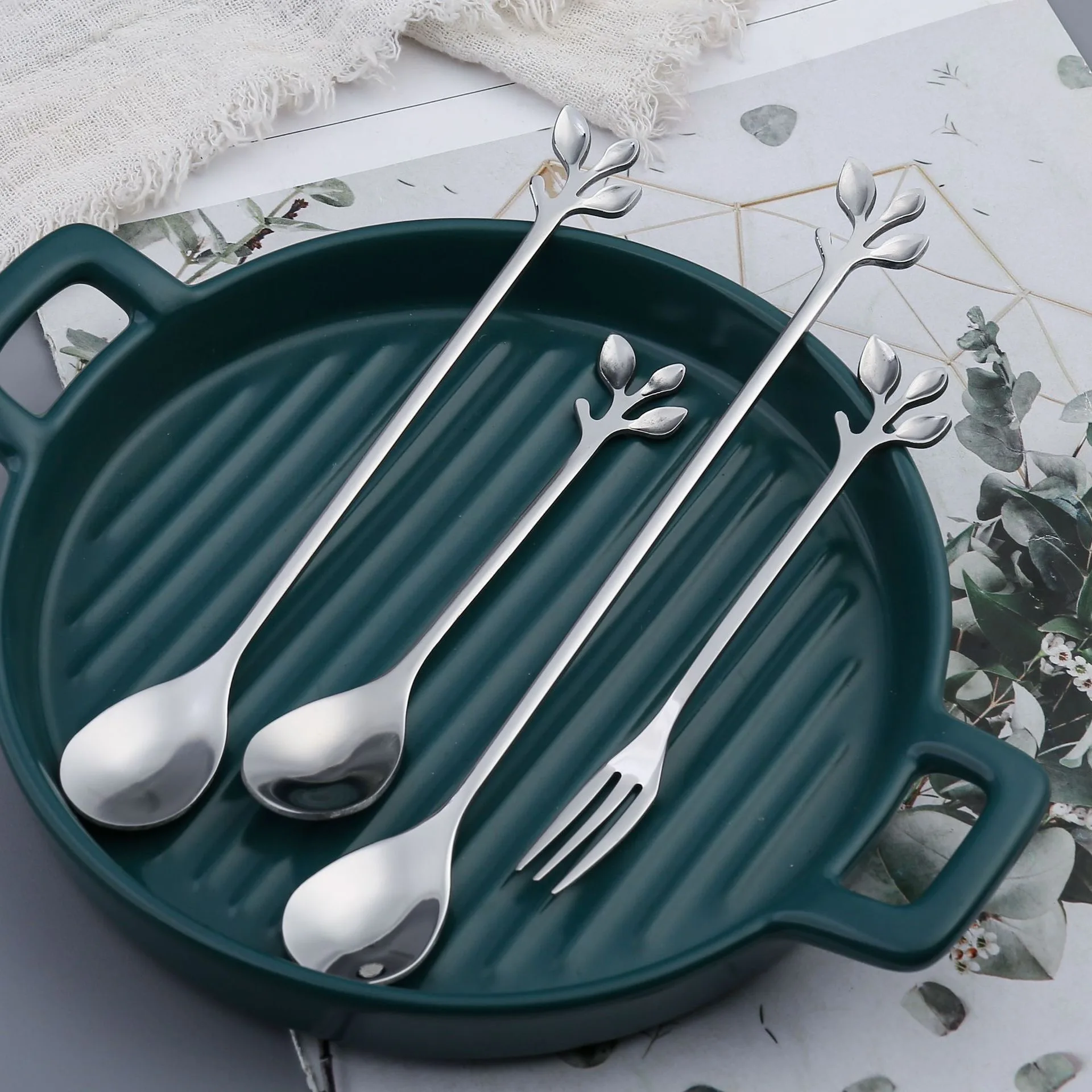 Manufacturer cheap stainless steel tableware creative golden stainless steel fruit fork spoon