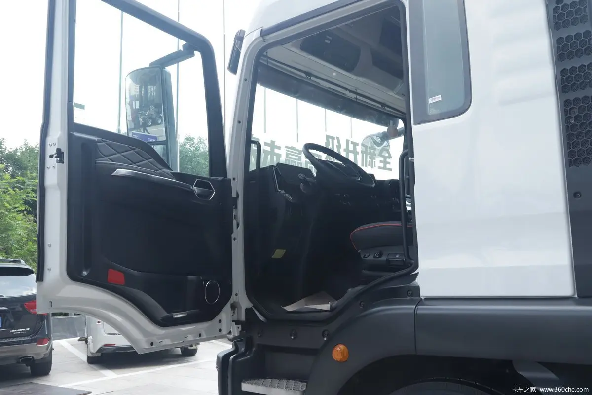 Хорошая производительность Левый ручной привод 0 км новый SINOTRUK SITRAK 4x2 грузовой грузовик для продажи