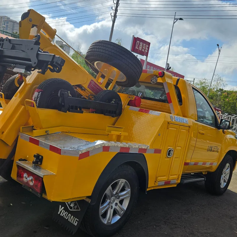 Powerful Foton 4*4 drive pickup wrecker off-road tow truck underground garage towing vehicle expressway rescue vehicle