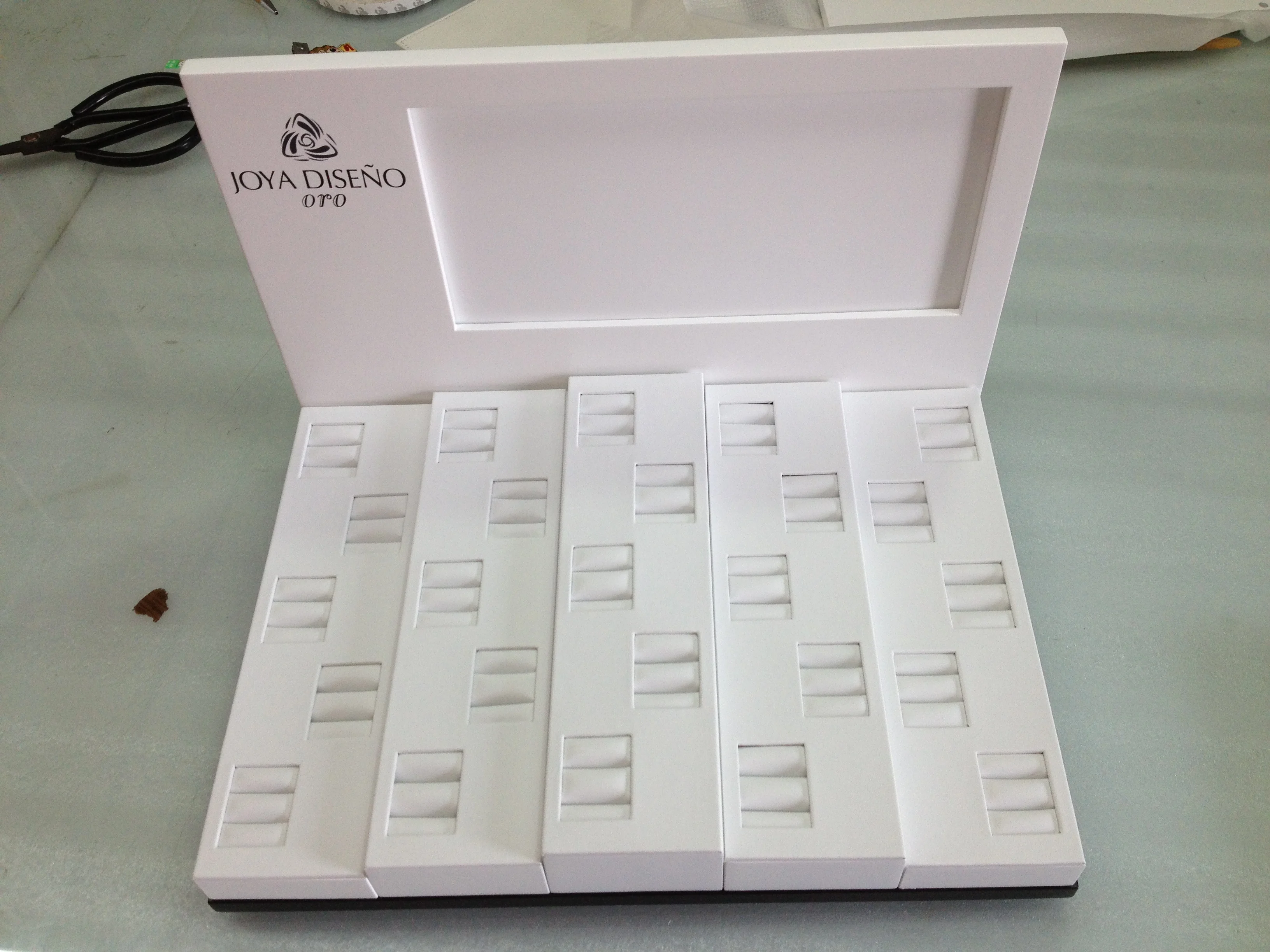 Customized wedding ring display for jewelry