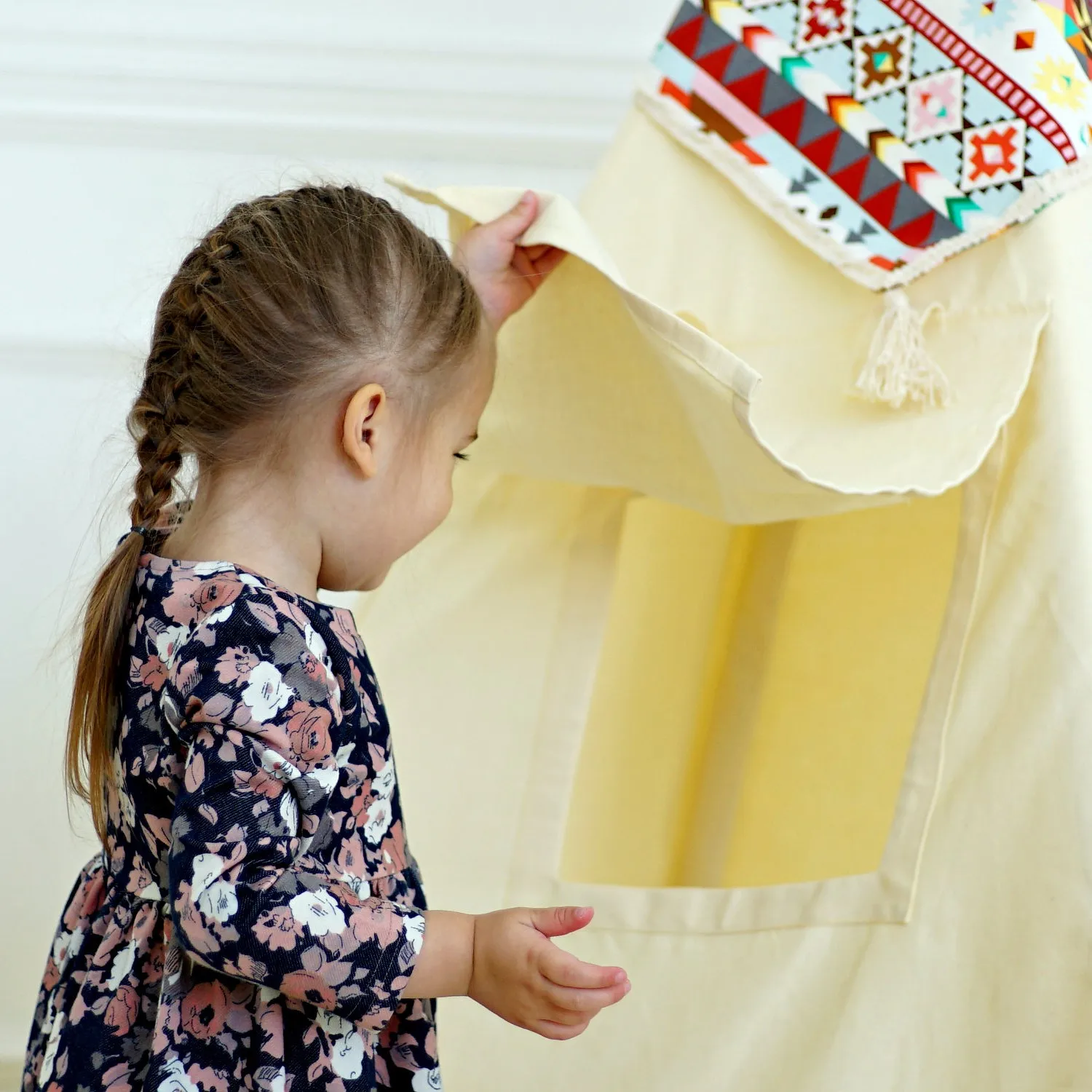 3-8 year old girls playing on party with 100% cotton secure for Girls teepee