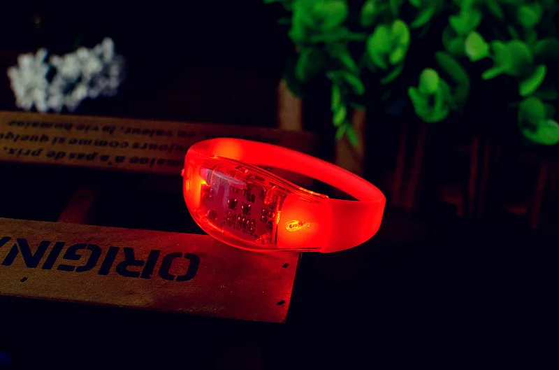 PS Silicon material sound activated led bracelet Light up flashing led bracelet for party concert