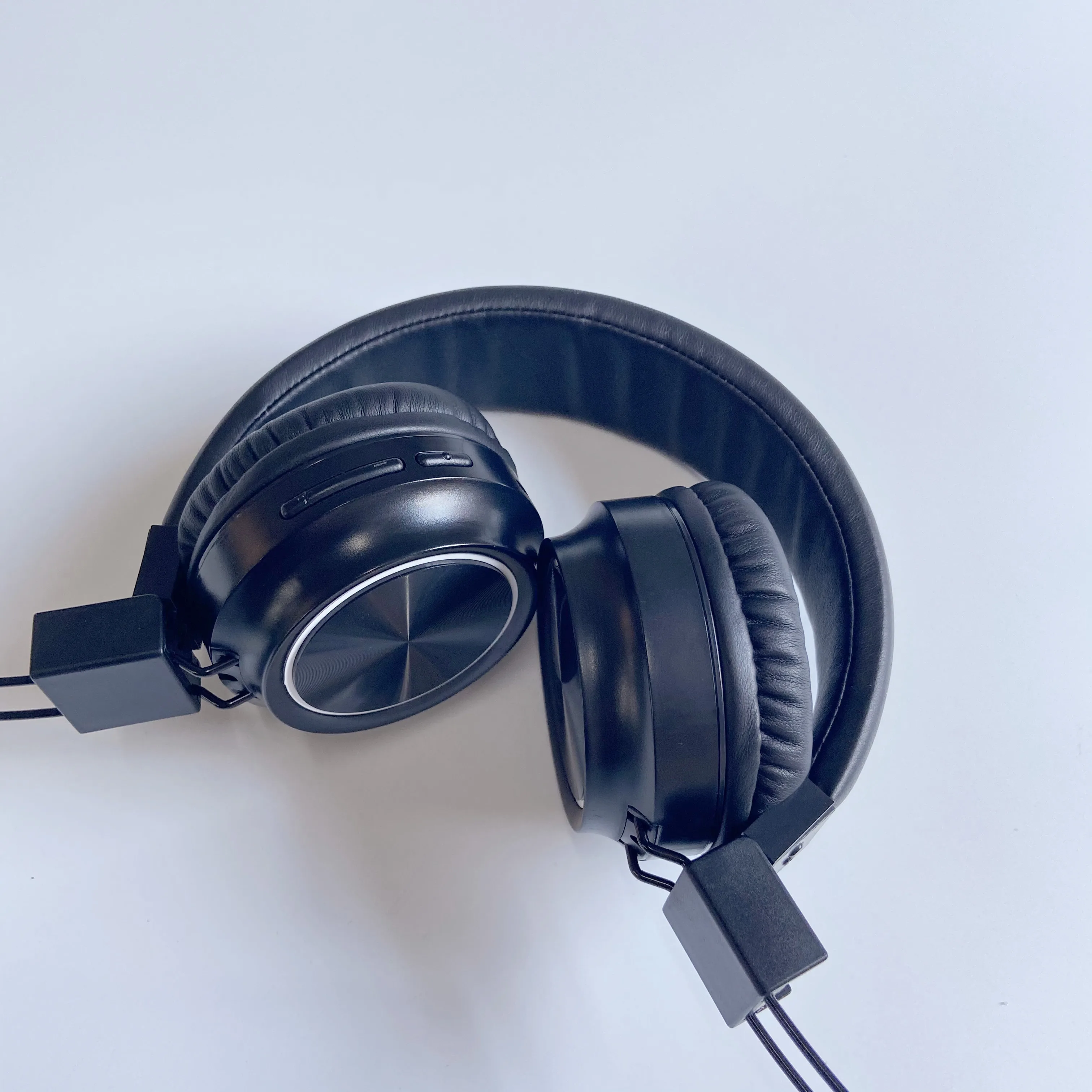 Беспроводные наушники регулируемые Hi-Fi стерео складные со встроенным микрофоном и регулировкой
