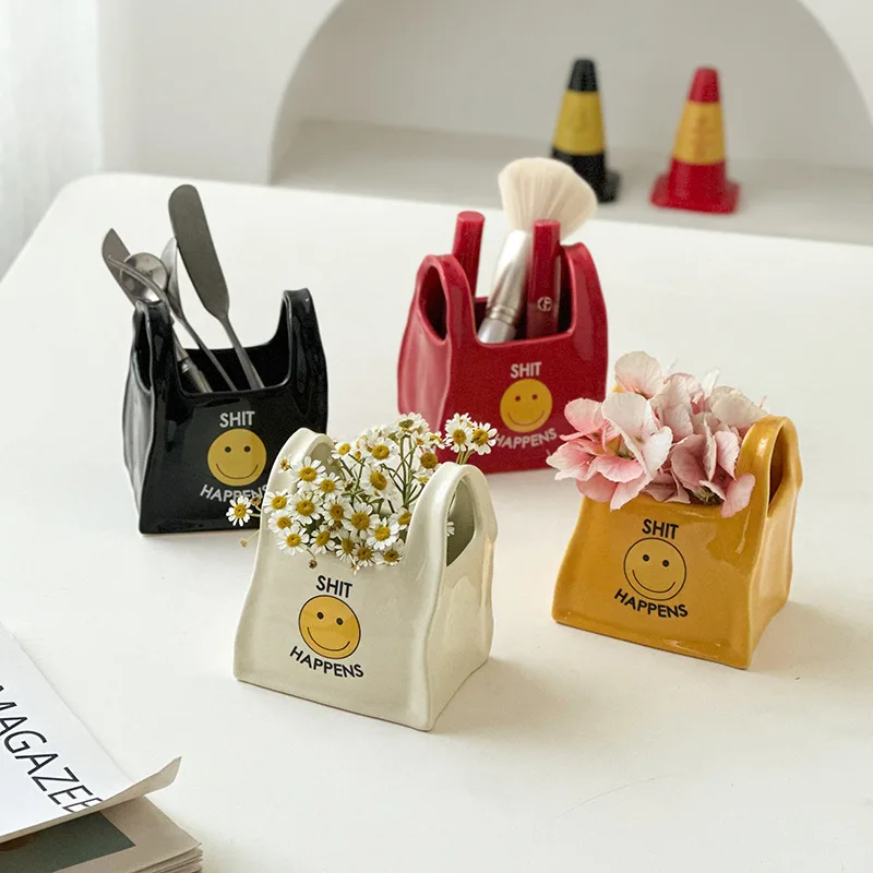 Lelyi Personalised hand pinch bag desktop creative ceramic pen holder ins household high value storage barrel small ornaments