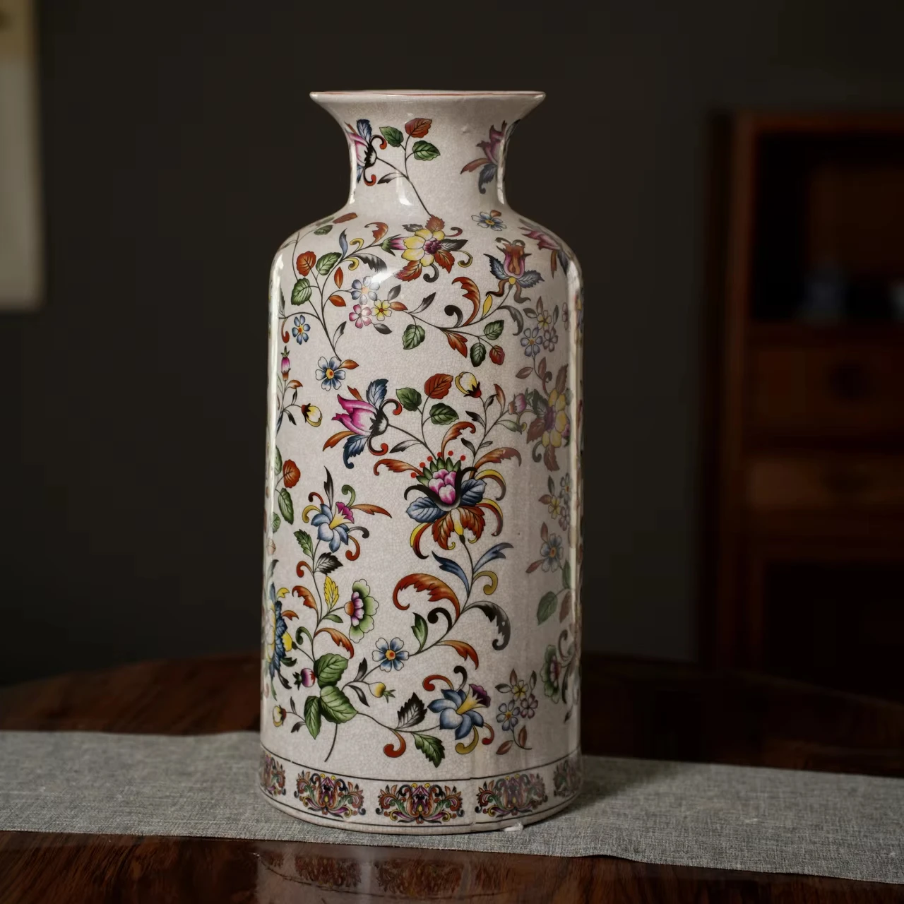 2024 Nordic Single Stem Ceramic Flower Vase Modern Art Deco Design Age-Appropriate Home Decor Chinese Style Pottery Antique Age