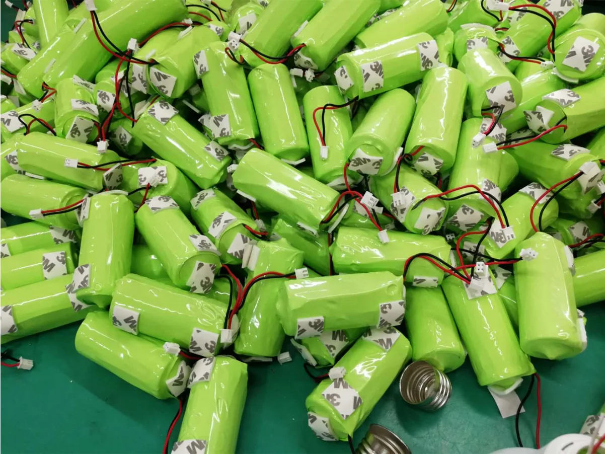 10 Hours Backup Portable B22 E27 5000mAh 15w Rechargeable Battery Charging LED Emergency Bulb