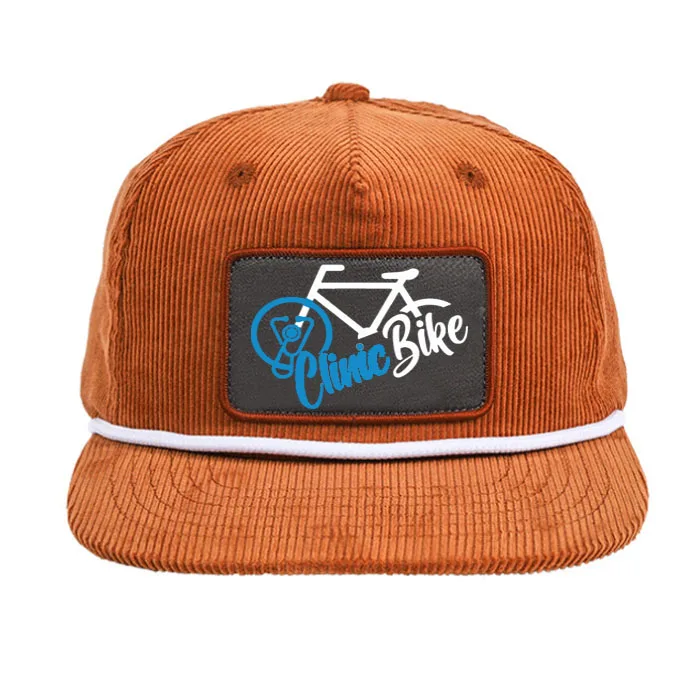 Шапка-бейсболка с вышитыми полями