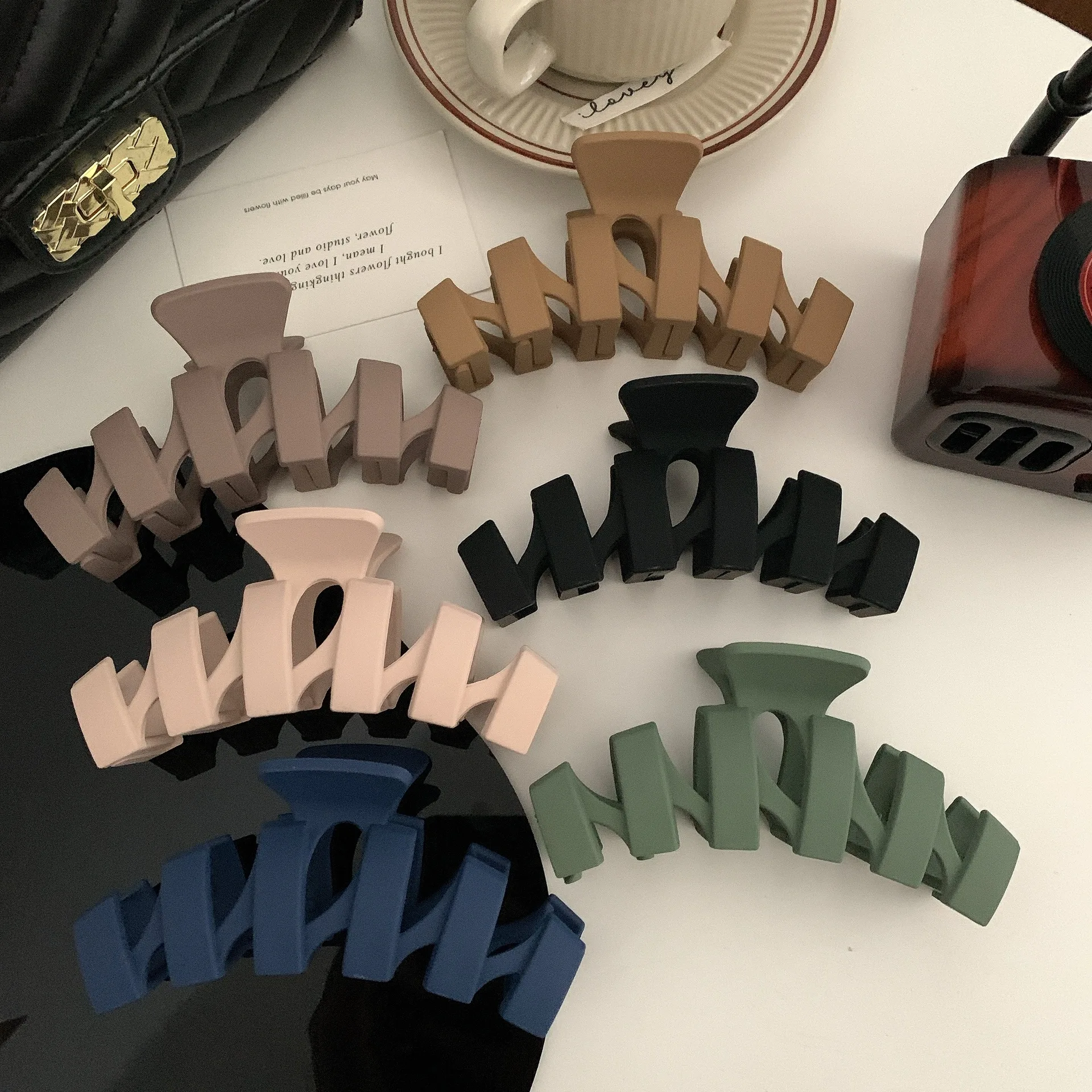 GIRLIZE Wholesale Women Solid Color 13cm Extra Large Plastic Acrylic Matte W Shape Wave Hair Claw Clip Hair Clamp For Thick Hair