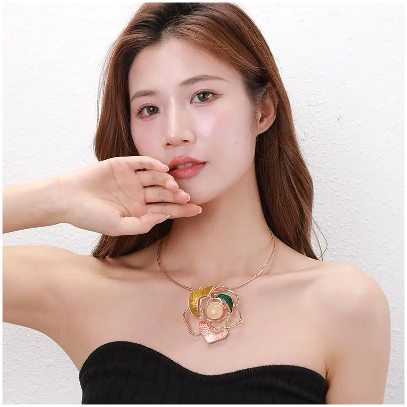 Fashion Jewelry Necklaces Rosary Chain Flower Heart Locket Sun Camera Four Leaf Clover Violin Necklace