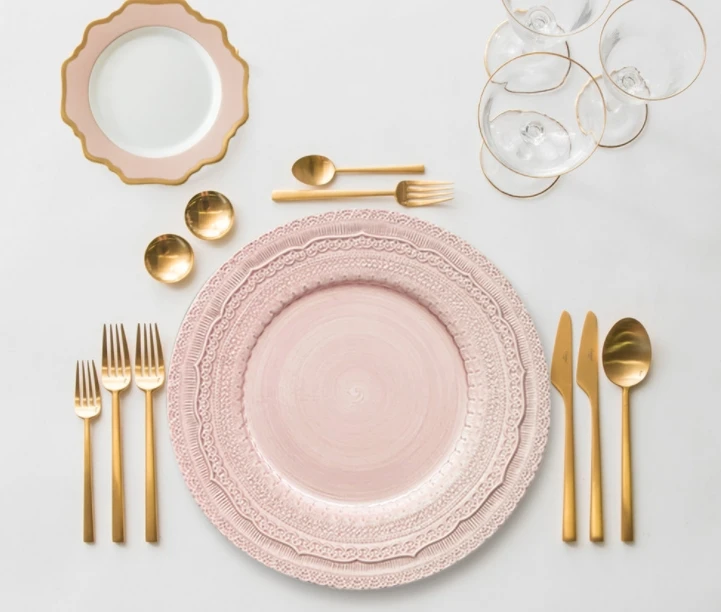 
Высококачественные фарфоровые кружевные тисненые пластины для зарядки для свадьбы 