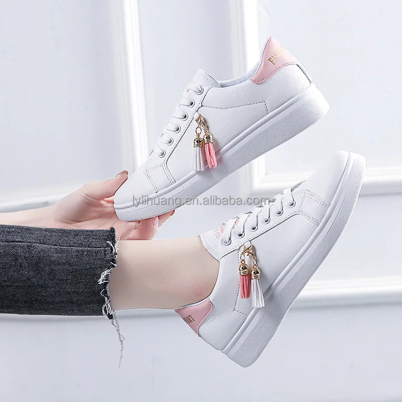 In Stock Factory Woman Cheap Breathable Leather Shoes Walking Sports Shoes Ladies Flat Jogging Sneakers