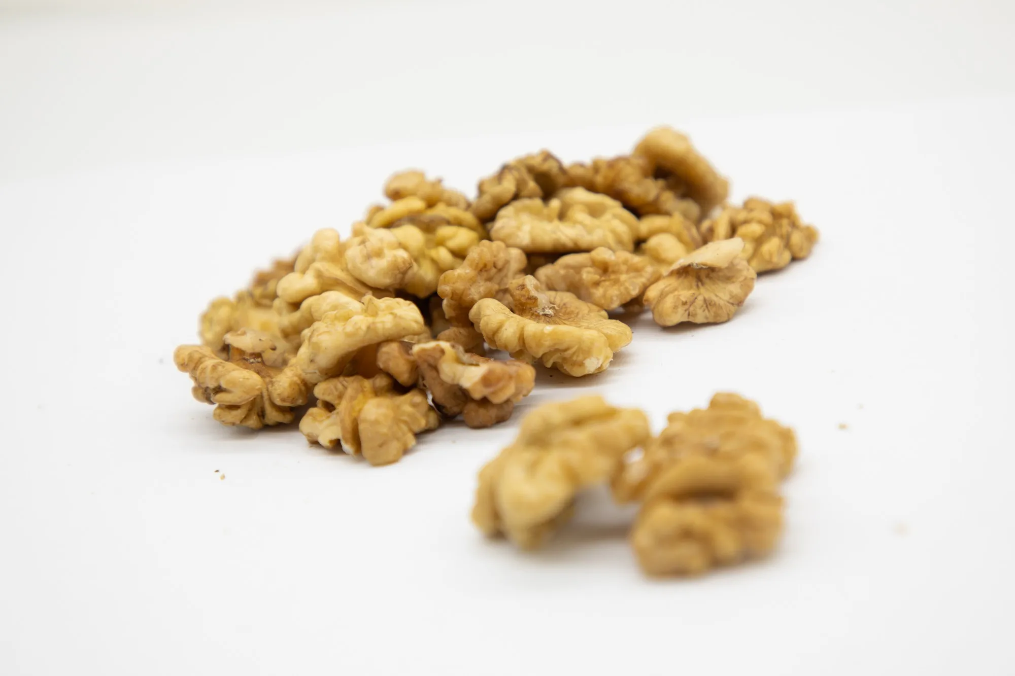 Healthy snack top grade organic walnut kernels peeled walnuts nuts in bulk from Uzbekistan manufacturer