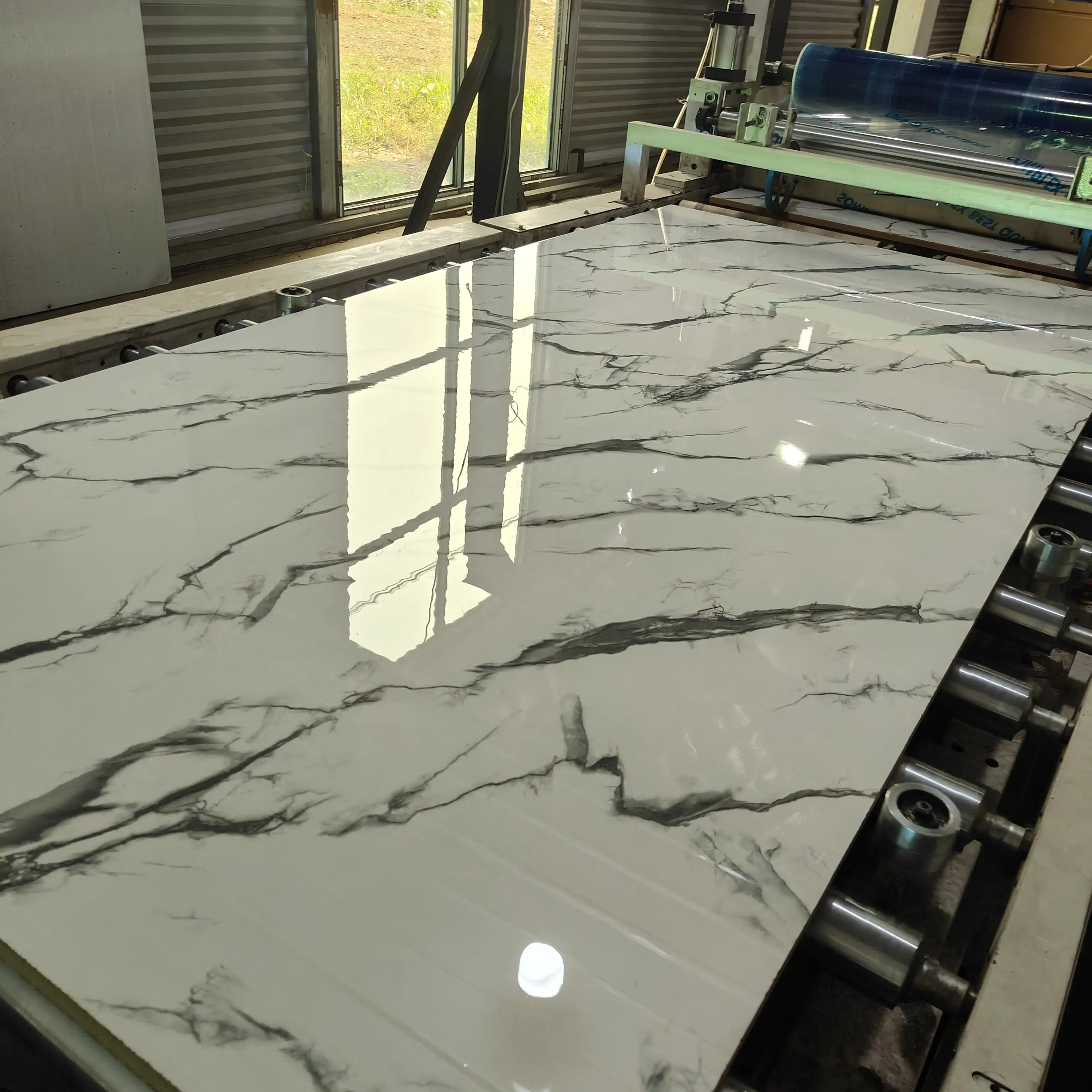 PET high glossy Mirror surface MDF board 16mm 18mm used for cabinet