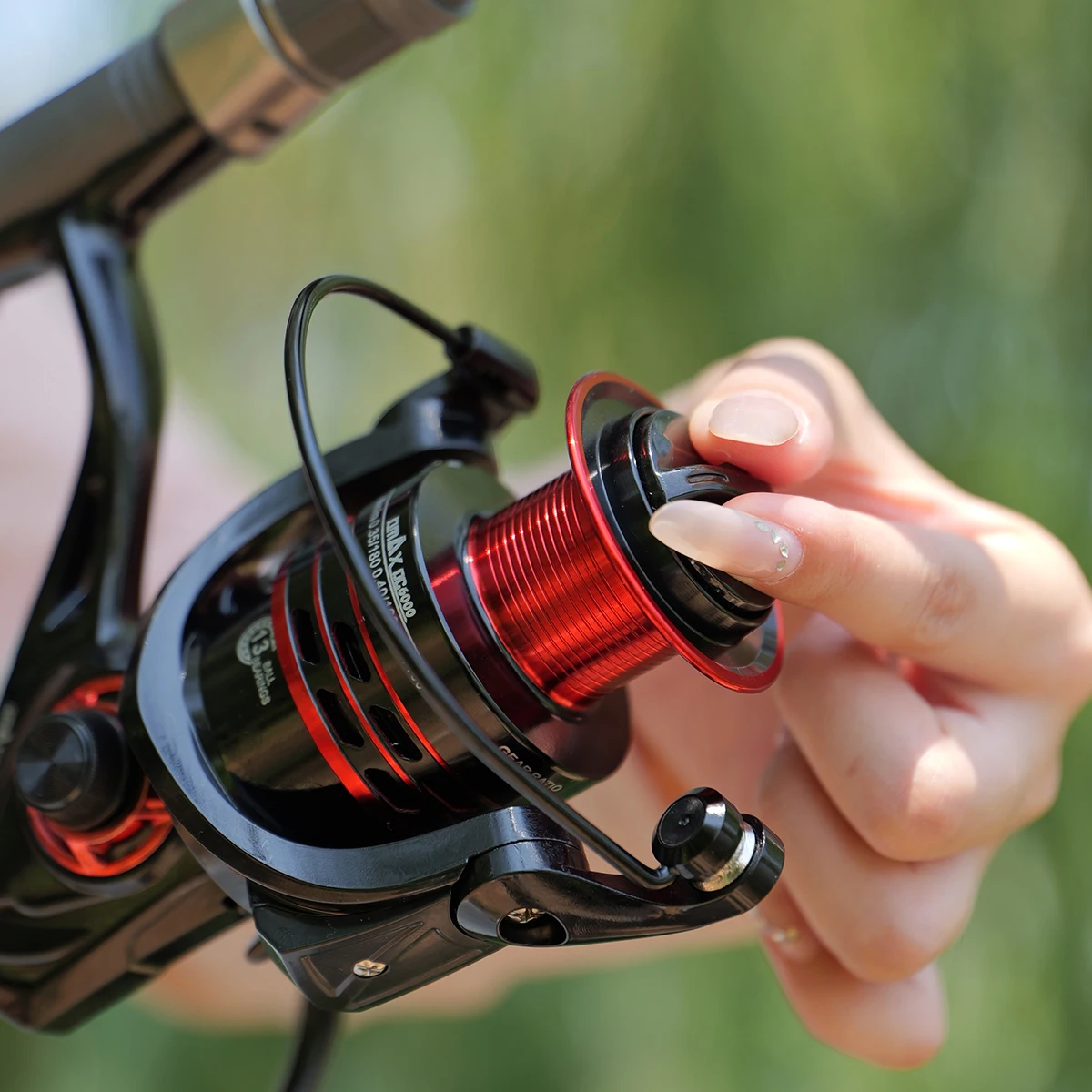 Spinning Fishing Reels for Saltwater Freshwater 1000 2000 3000 4000 5000 6000 Series Fishing Spool Left Right Interchangeable