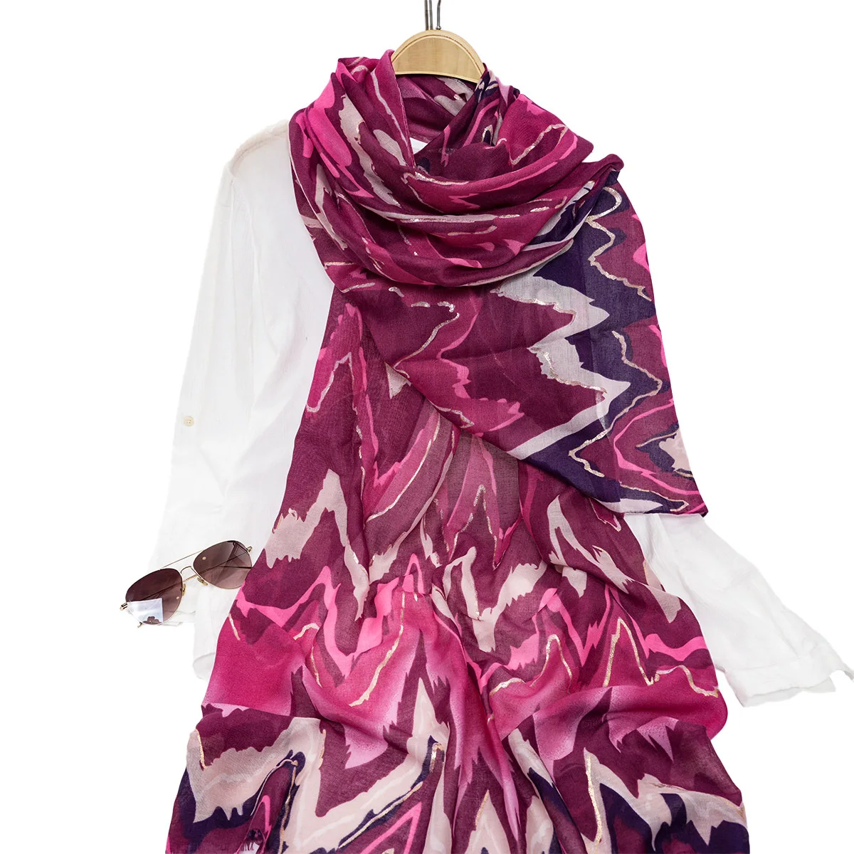 Manufacturer Wholesale Newest Design Dubai Summer Long Scarf Fashion Printed Muslim Hijab for Spring Season