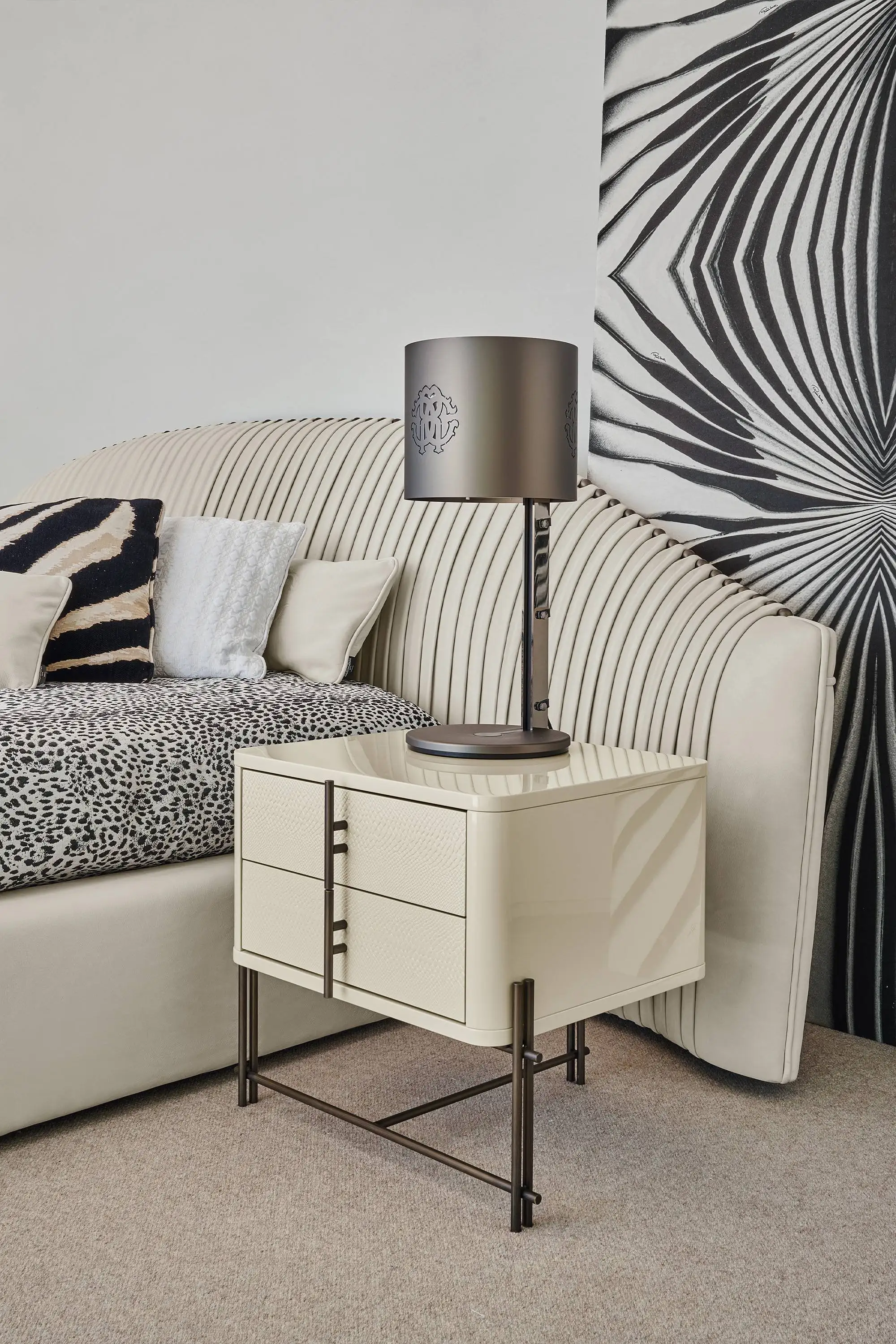 Roberto Cavalli bed Italian light luxury bed Luxury pleated bed from Italian designer Foshan furniture green chill