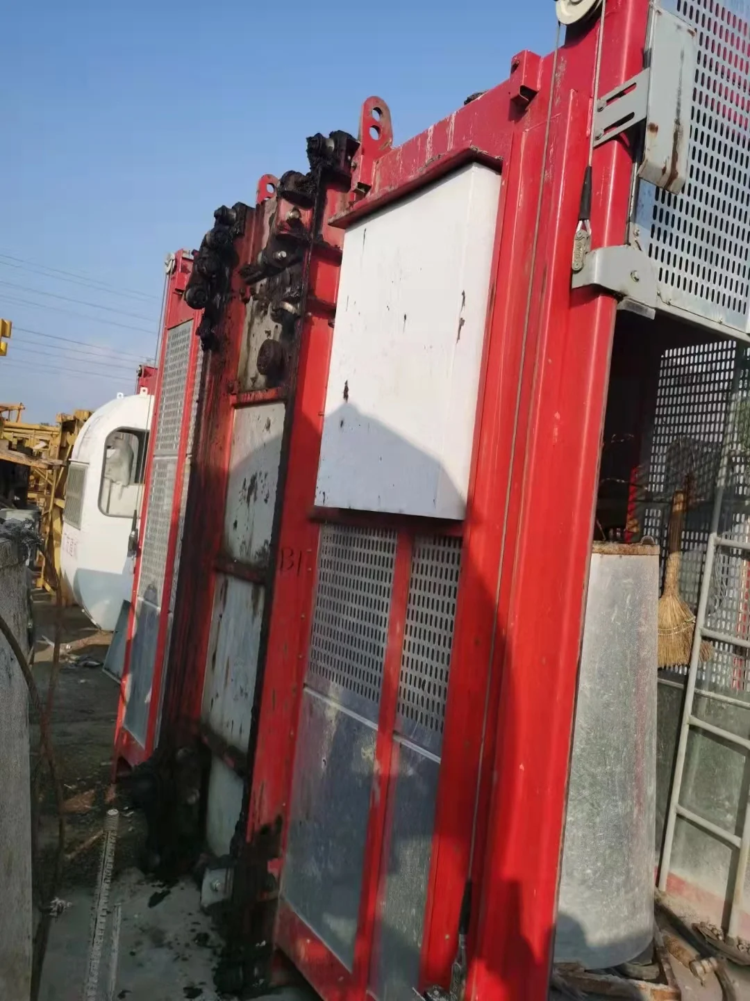 Used construction elevator  second hand construction hoist