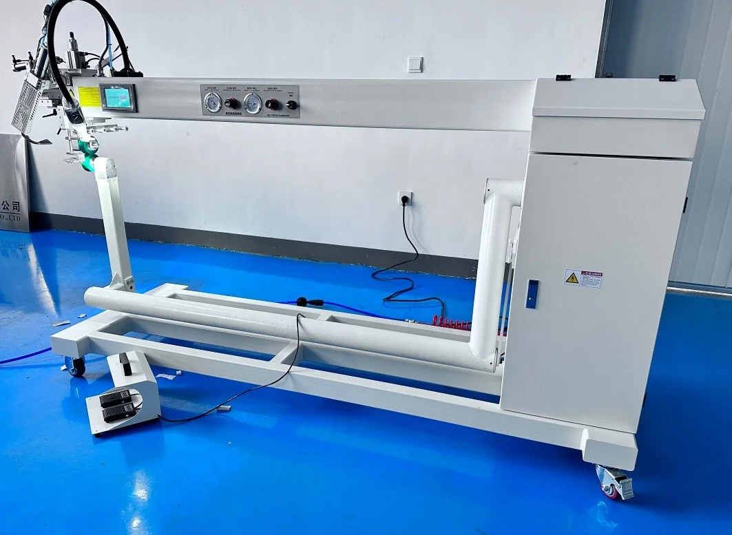 Lengthened dual arm hot air PVC welding machine