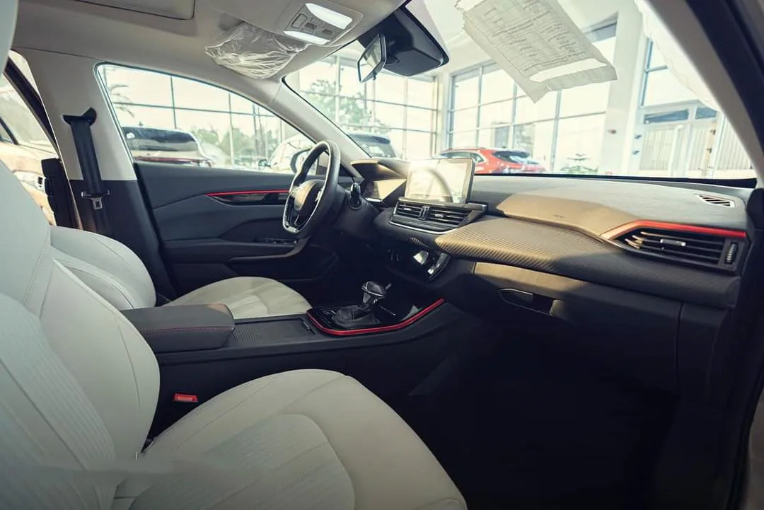 2023 New Design DongFeng YIXUAN Sedan Car in 5 seats automatic transmission in cheaper price