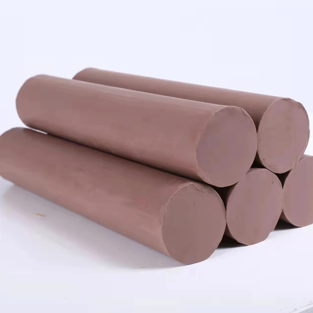 Промышленная глина-это синтетическая глина, используемая для проектирования продуктов для 3D-моделирования, таких как автомобильные мотоциклы