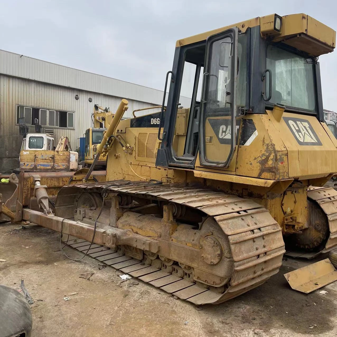 Бывший в употреблении оригинальный японский бульдозер cat D6g