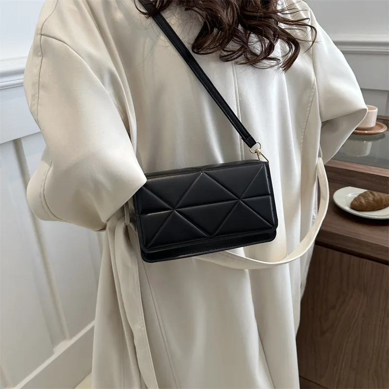 New fashion indentation crossbody simple casual ladies bags in china wholesale fashion bag 2024