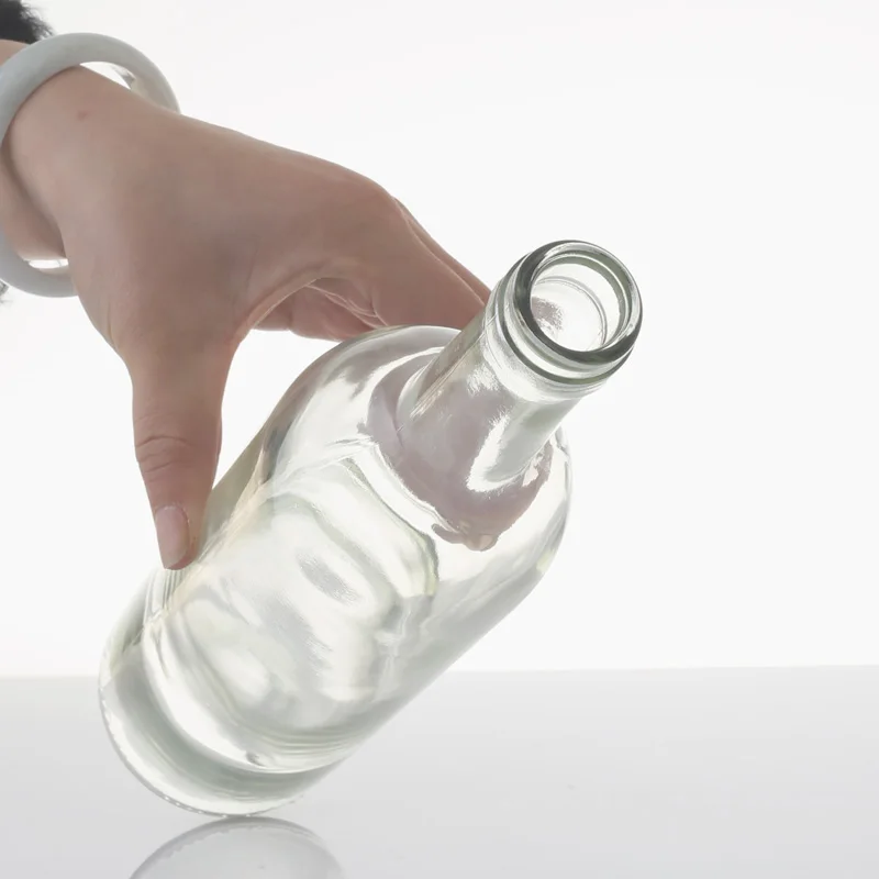 High White 750ml Glass Whisky Wine Bottle Thin Bottom Cylinder Shape Screw Matte Finish 8oz Packaging Storage