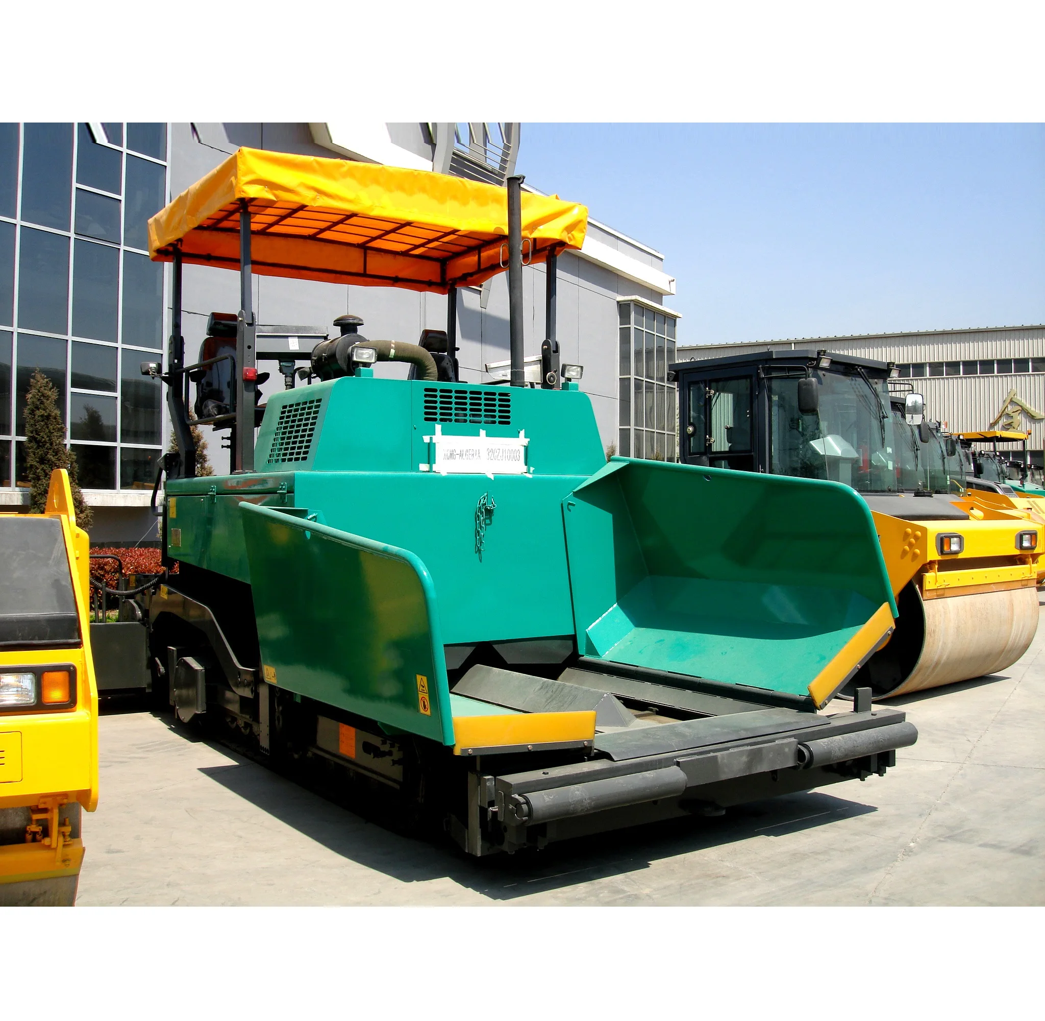 Famous Brand Asphalt Concrete Wheel Asphalt Paver RP602 with 6m Paving Width