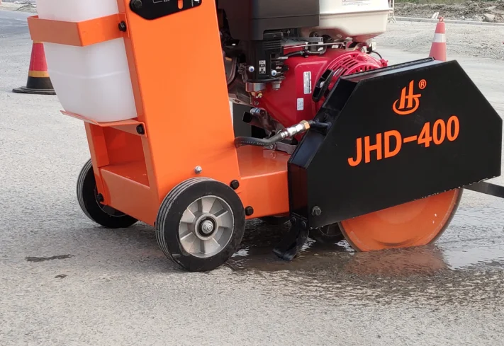 186F Diesel Road Concrete Cutter with 175mm Cutting Depth