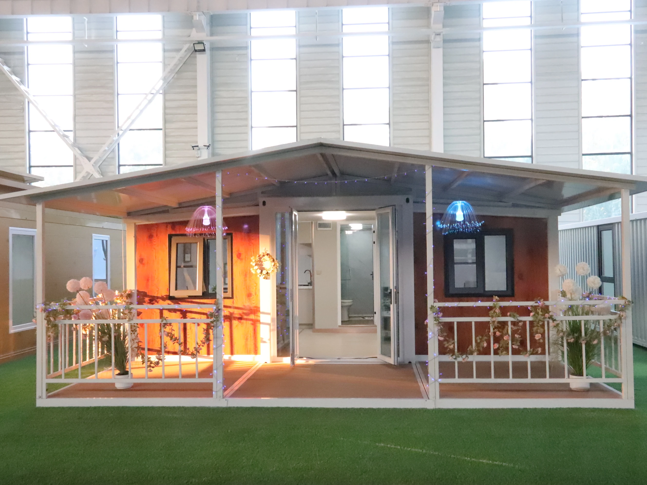 China Cheap 20Ft 40 Ft Luxury Model House Prefab Modular Homes Expandable Container House For Living