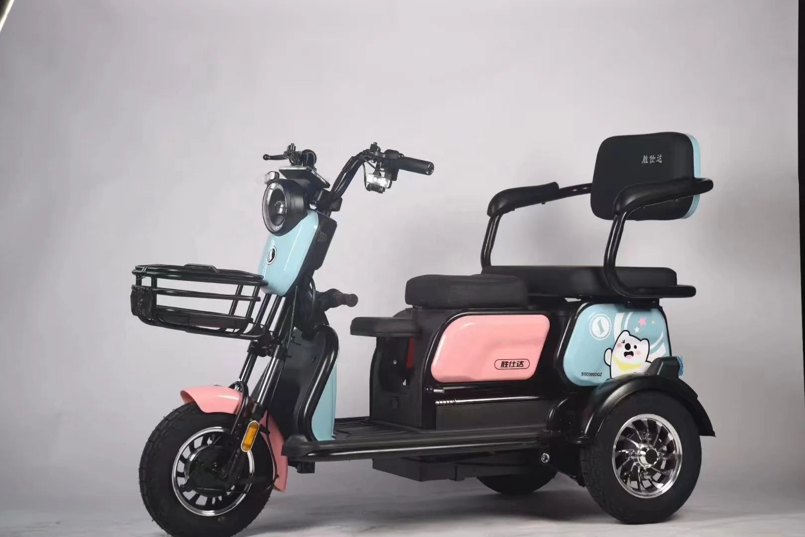 China Adult Electric Motorcycle 3 Wheel Electric Tricycles With Passenger Seat And Cargo