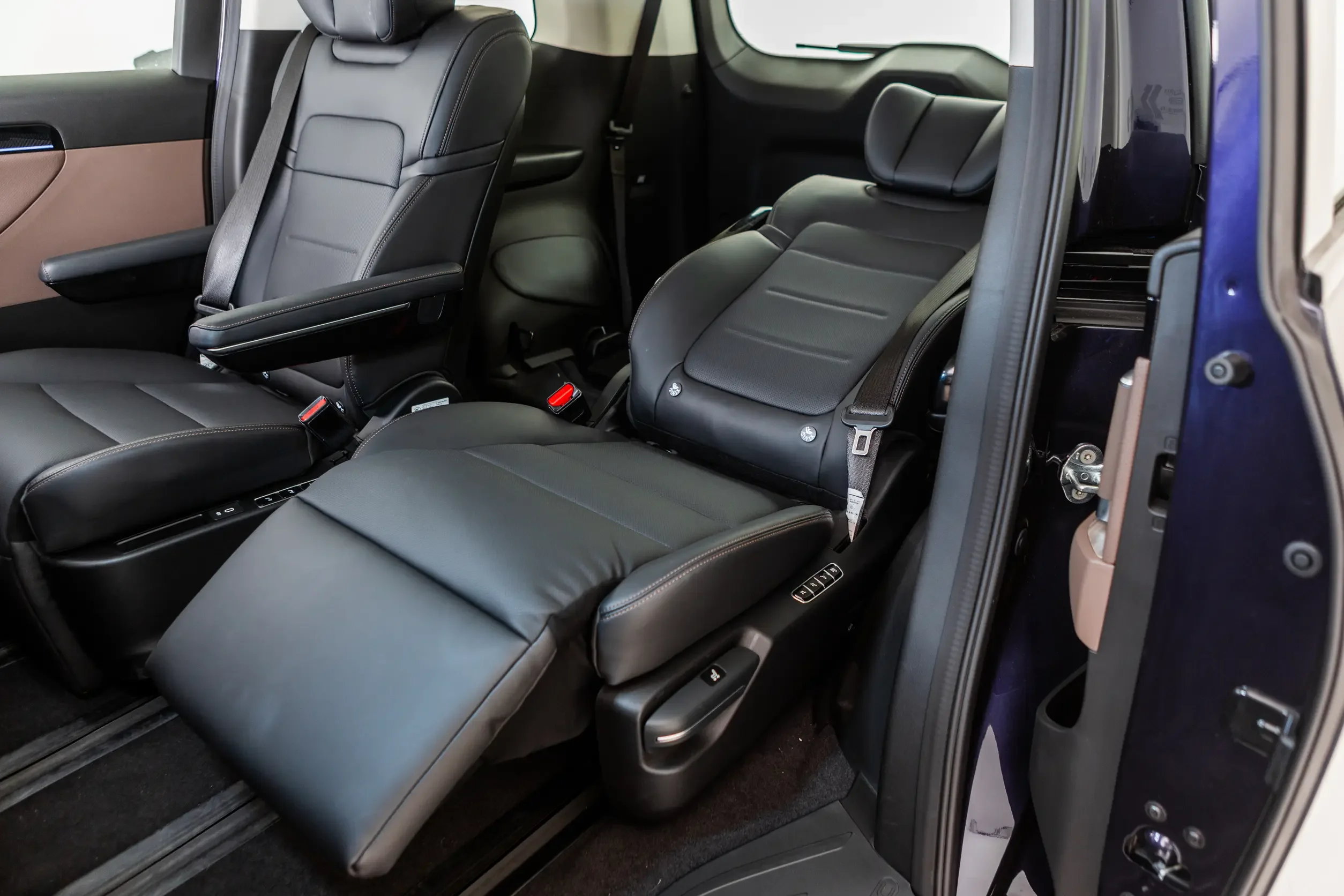 2024 GAC E8 Китай Электрический MPV 2.0ATK Роскошные китайские новые автомобили 7 мест PHEV Trumpchi