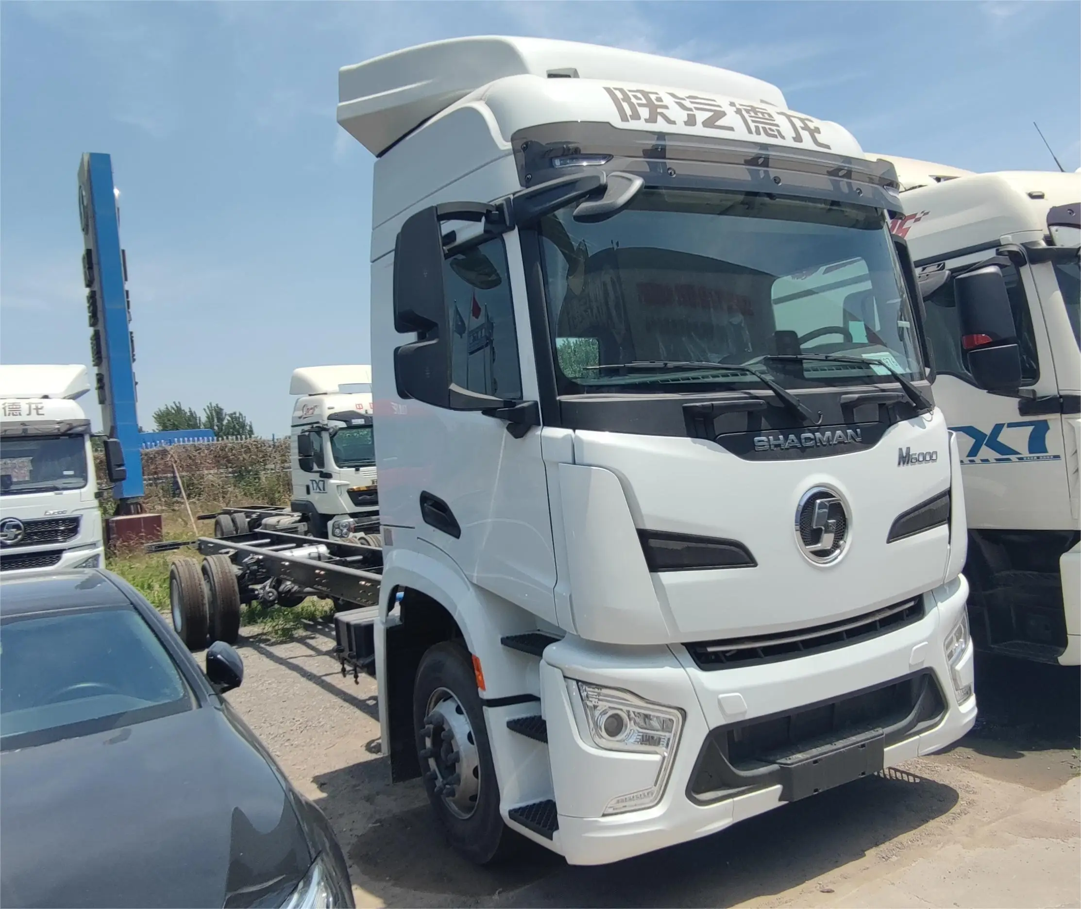 Best Price SHACMAN Delong M6000 4X2 Cargo Middle Truck Automatic Transmission Truck